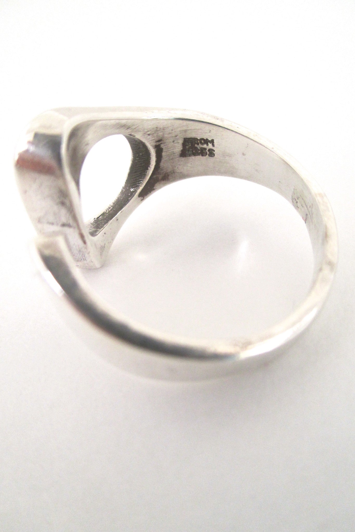 N E From modernist open ring