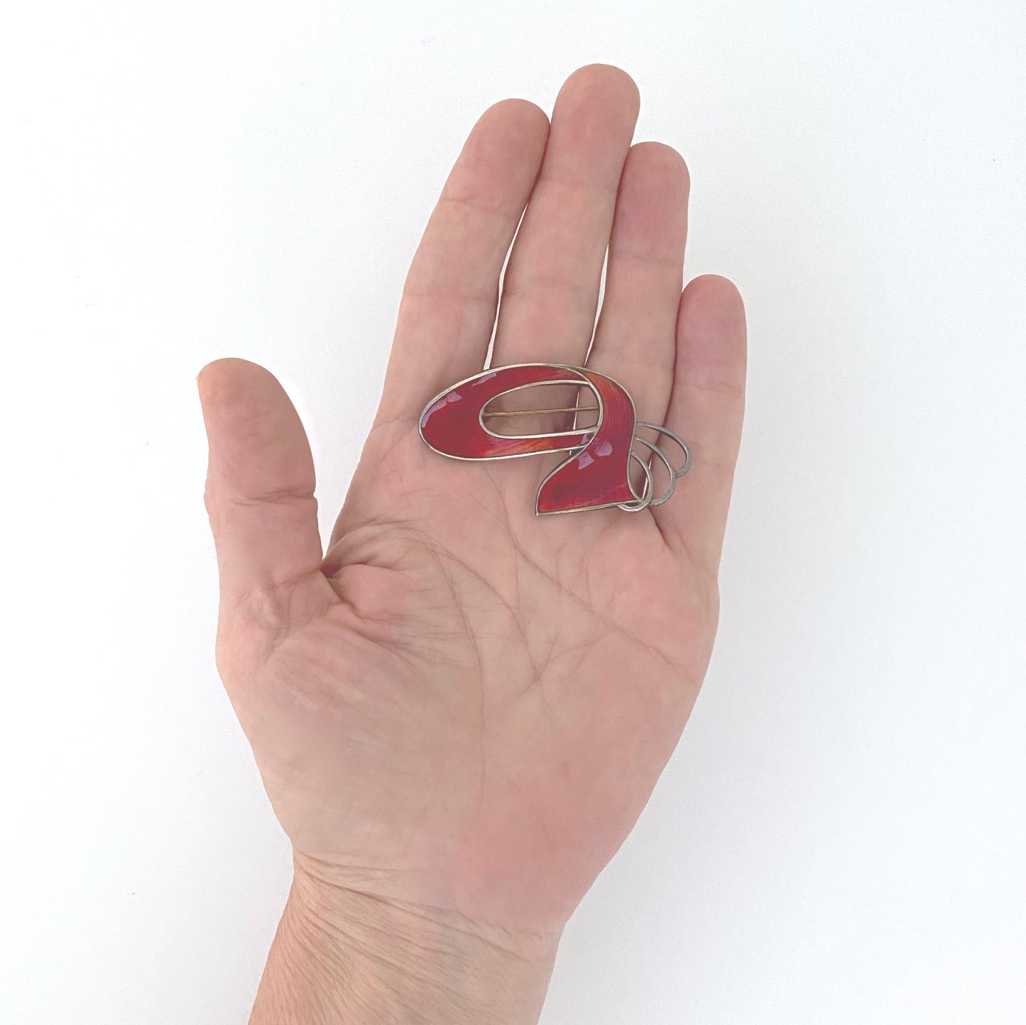 scale Ivar Holth Norway vintage silver gilt red enamel curvy ribbon brooch