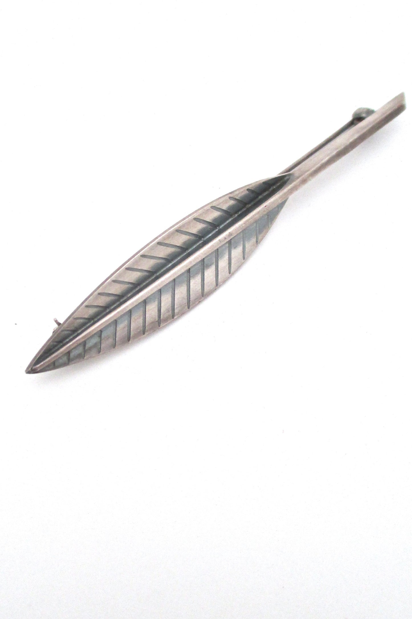 detail Hans Hansen Denmark vintage Scandinavian Modern silver stylized leaf brooch 134
