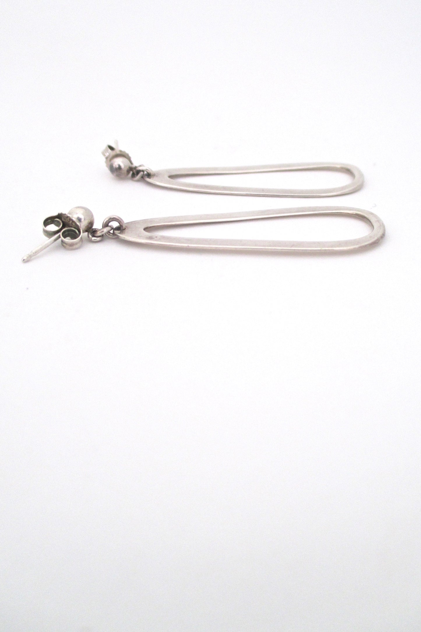 profile Darla Hesse Canada vintage silver drop earrings