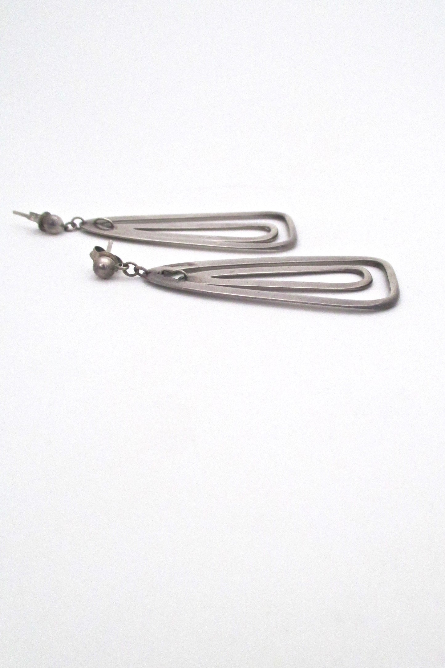 profile Darla Hesse Canada vintage silver double drop kinetic earrings