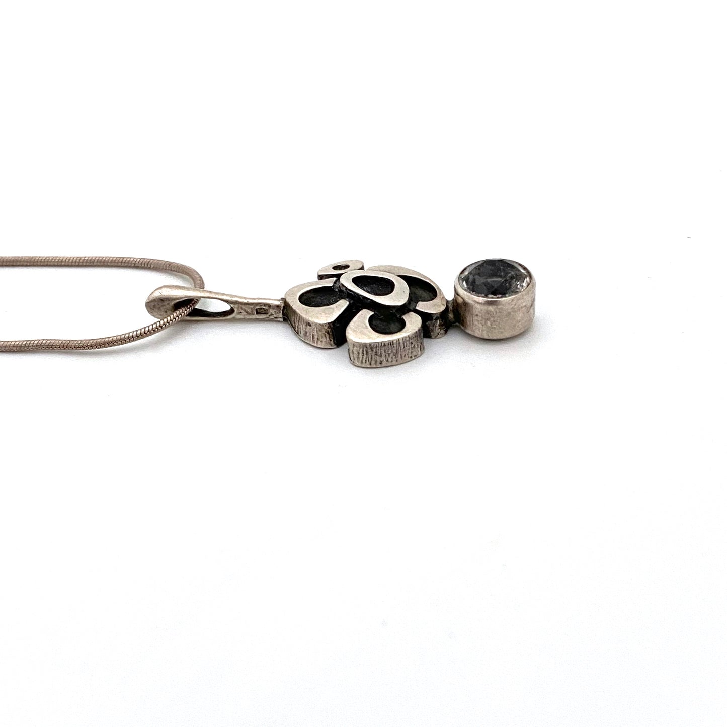 profile Valon Kulta Finland vintage silver rock crystal pendant necklace Scandinavian Modernist jewelry design