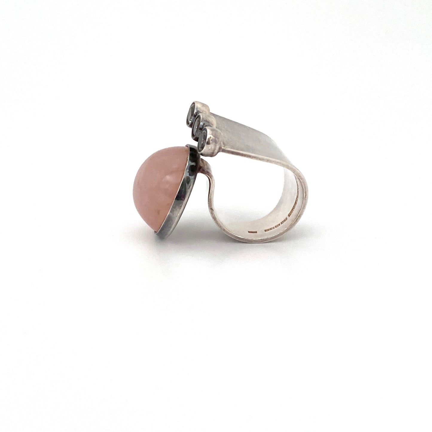 detail Valo Koru Finland large vintage silver rose quartz rock crystal ring 1973 Modernist jewelry design