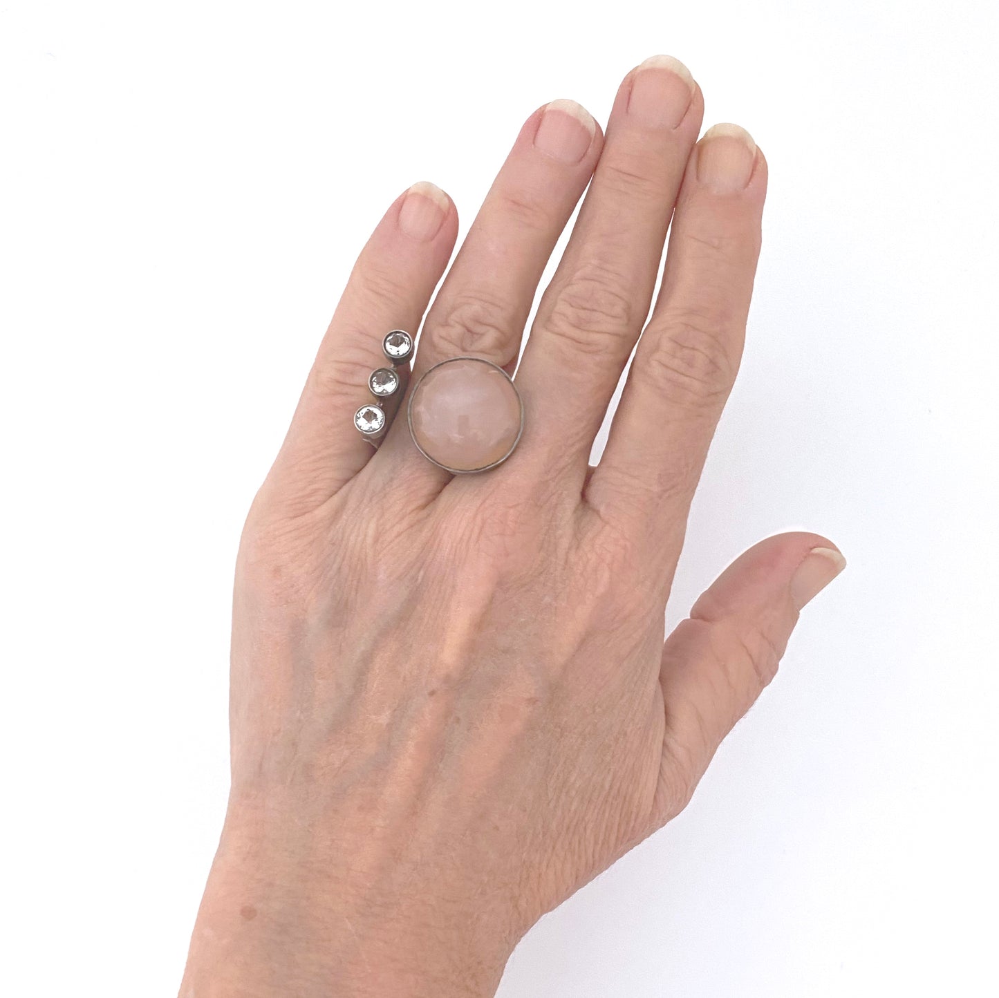 scale Valo Koru Finland large vintage silver rose quartz rock crystal ring 1973 Modernist jewelry design