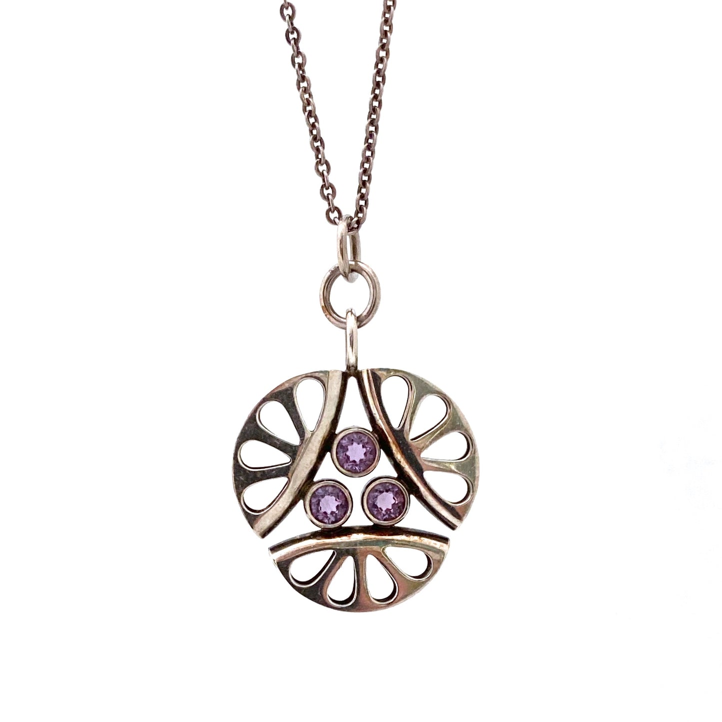 detail Elis Kauppi Kupittaan Kulta Finland vintage silver amethyst pendant necklace Scandinavian Modern jewelry design