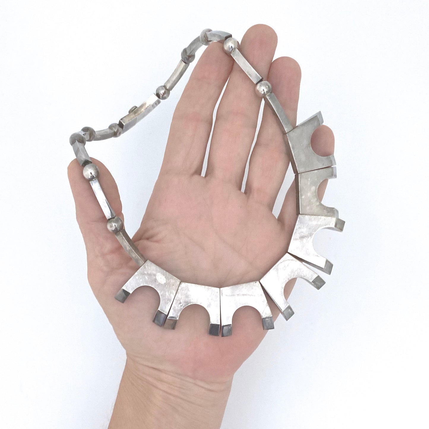 scale Antonio Pineda Taxco Mexico vintage heavy silver necklace Modernist jewelry design