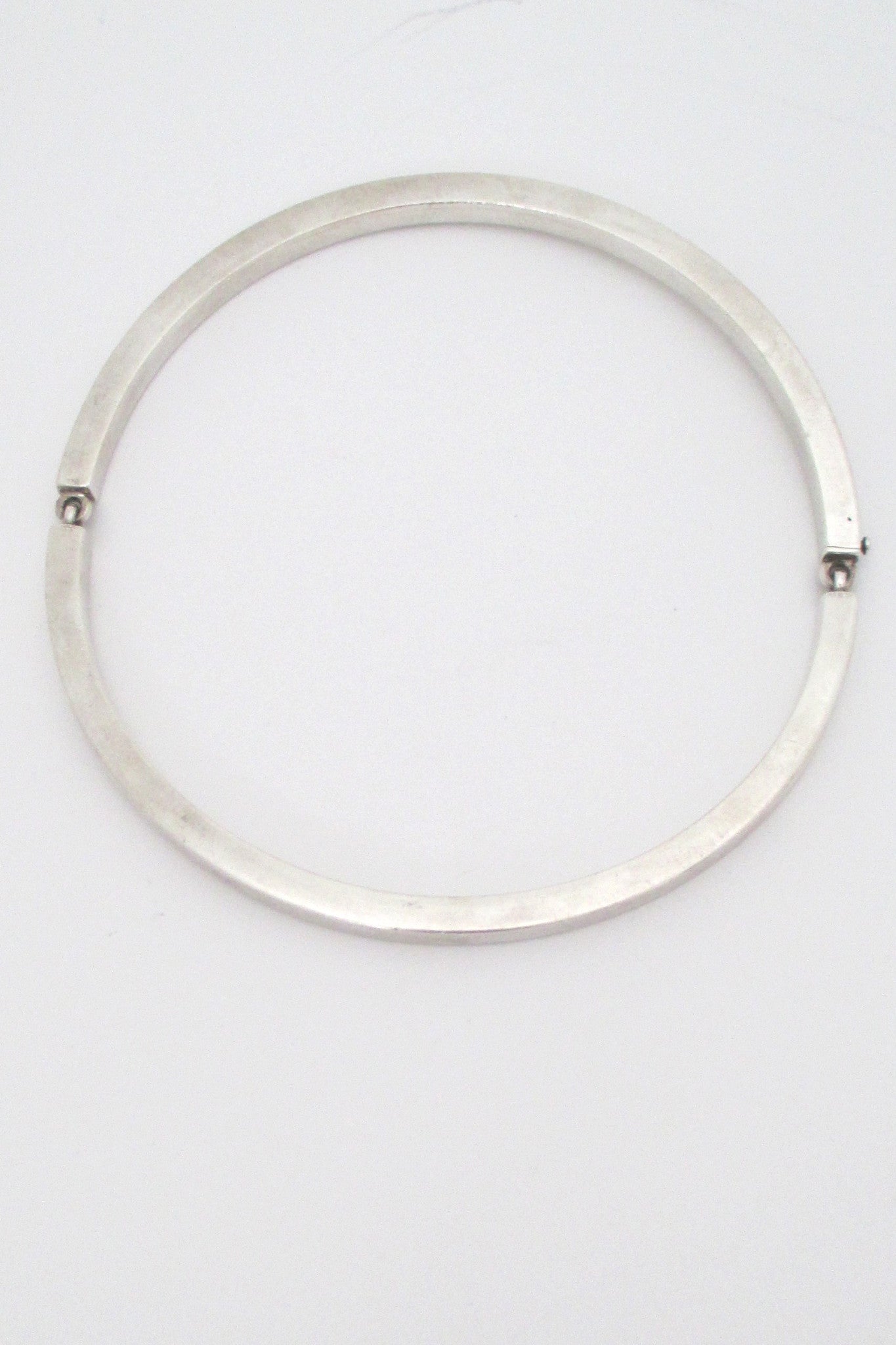 Puig Doria sleek modernist silver choker