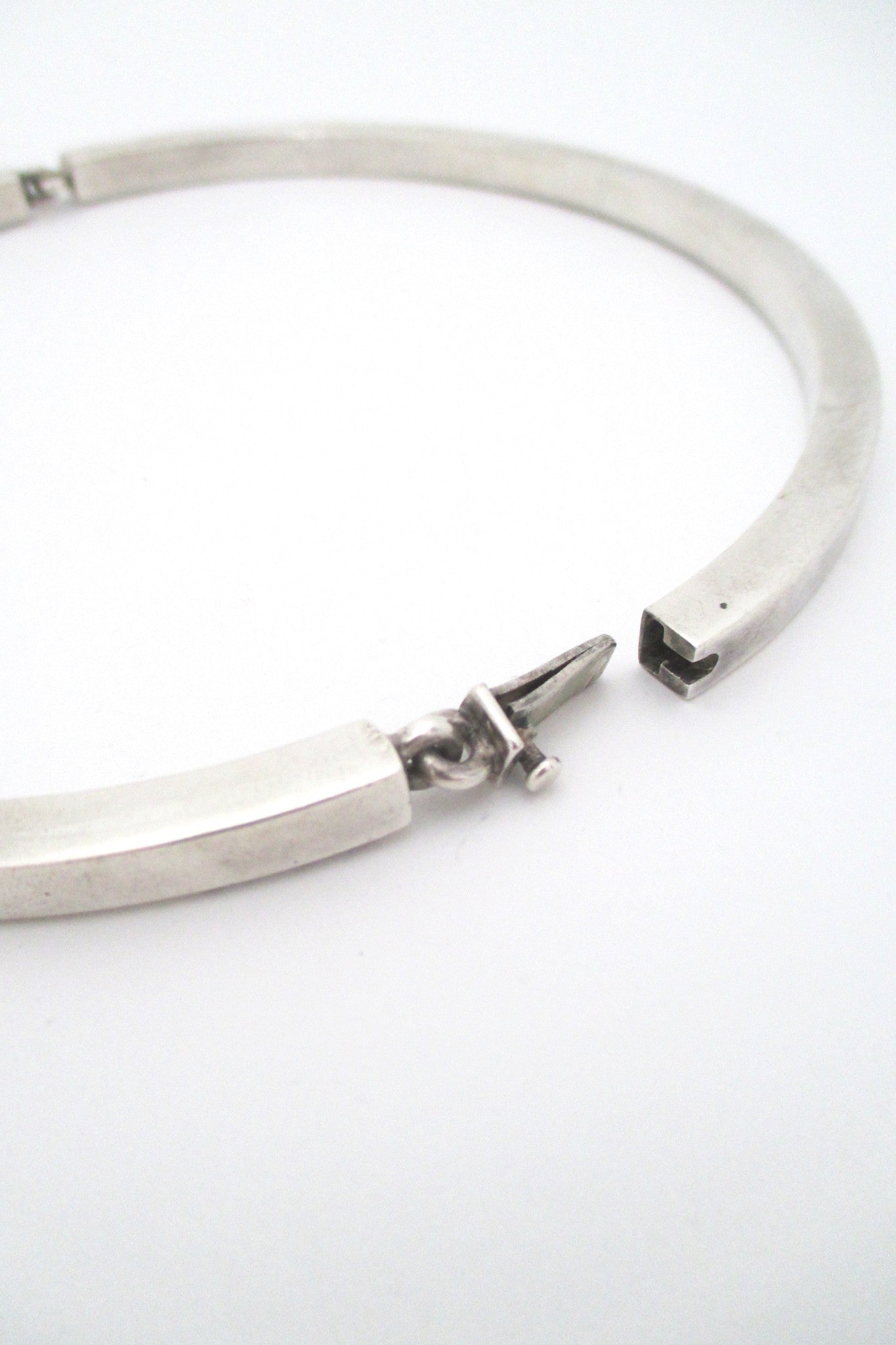 Puig Doria sleek modernist silver choker