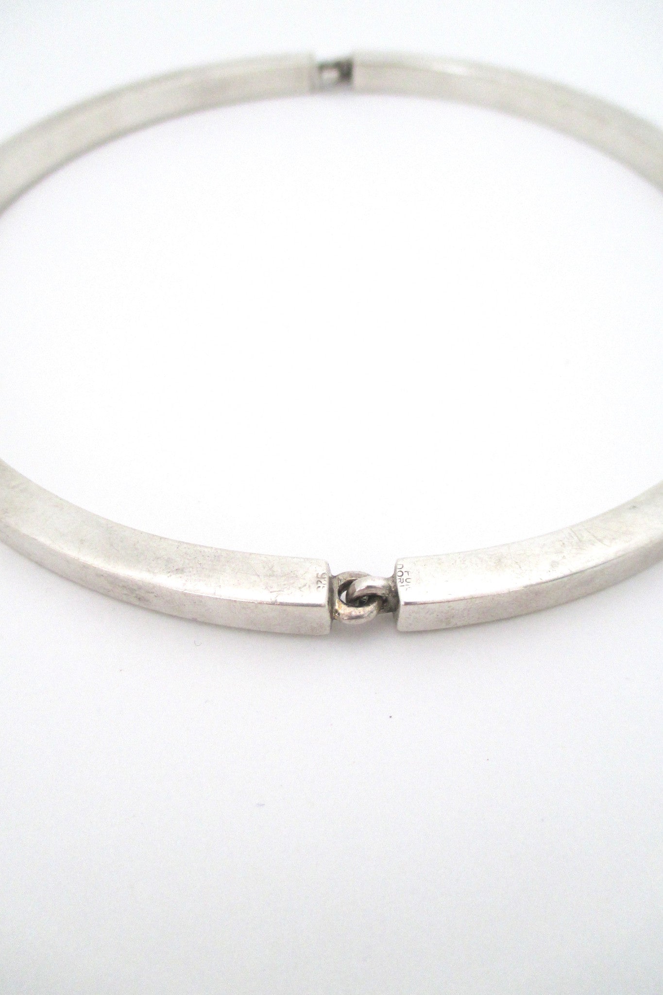 Puig Doria sleek modernist silver choker