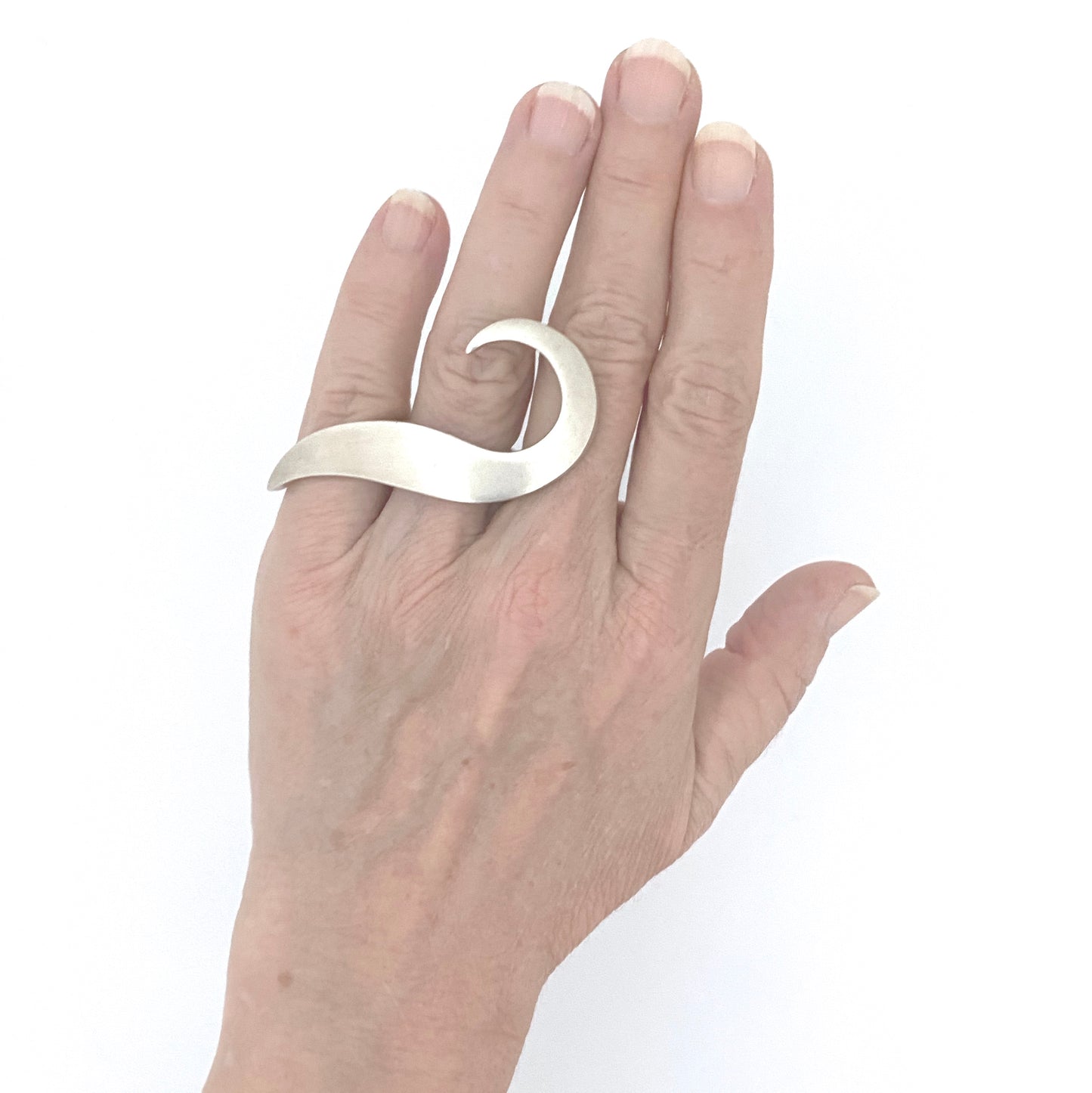 scale extra large vintage silver ring 3 finger 1980s jewelry design