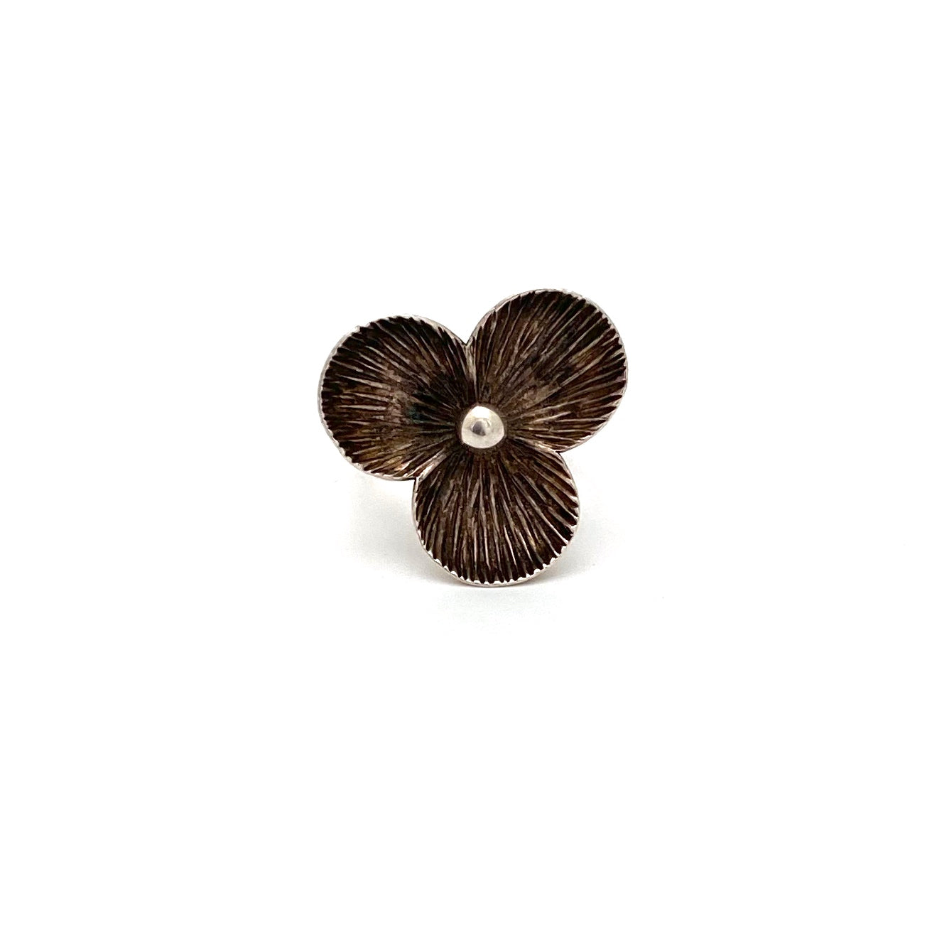 Kupittaan Kulta textured silver flower ring