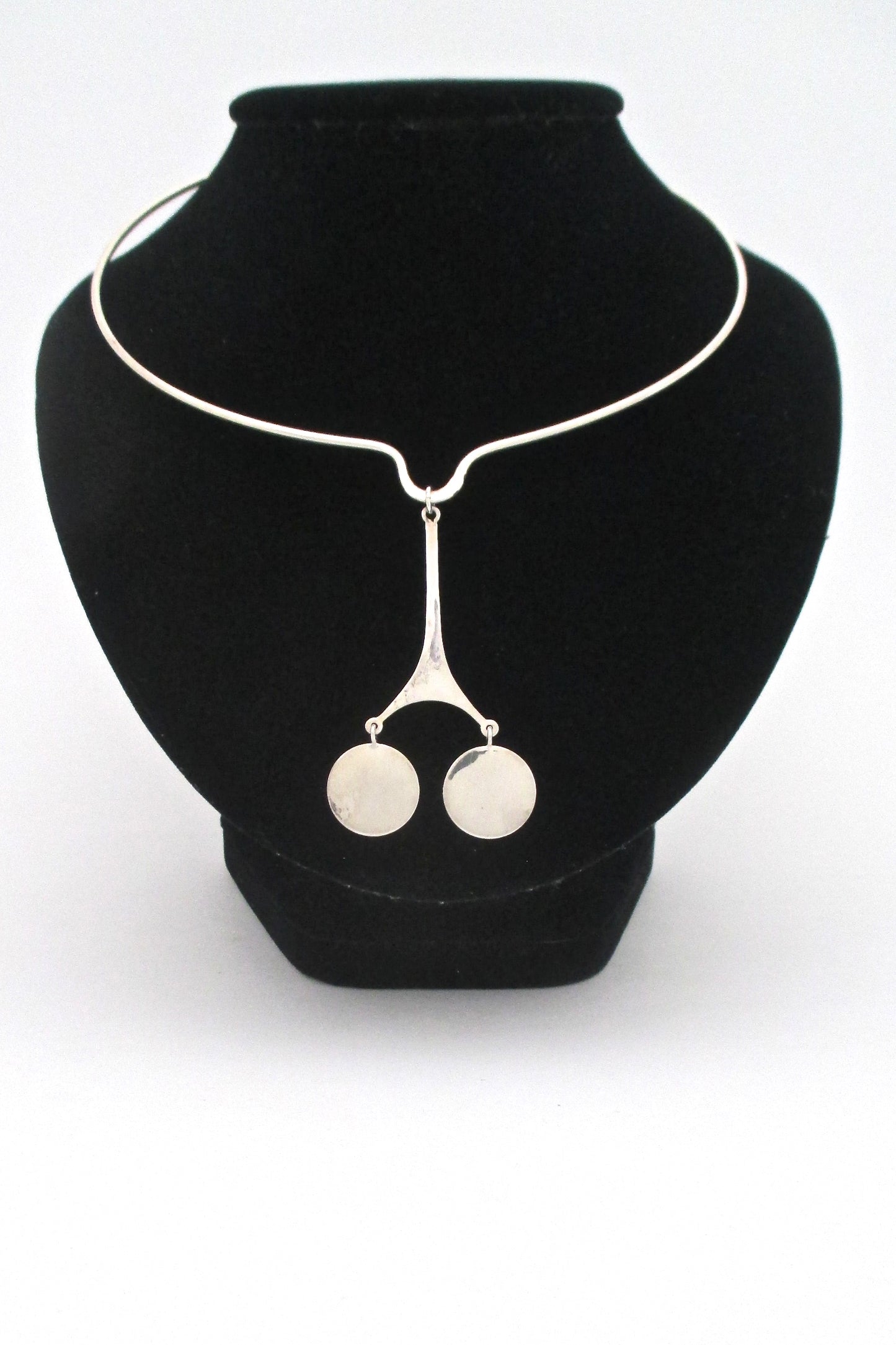 Kaunis Koru kinetic silver pendant