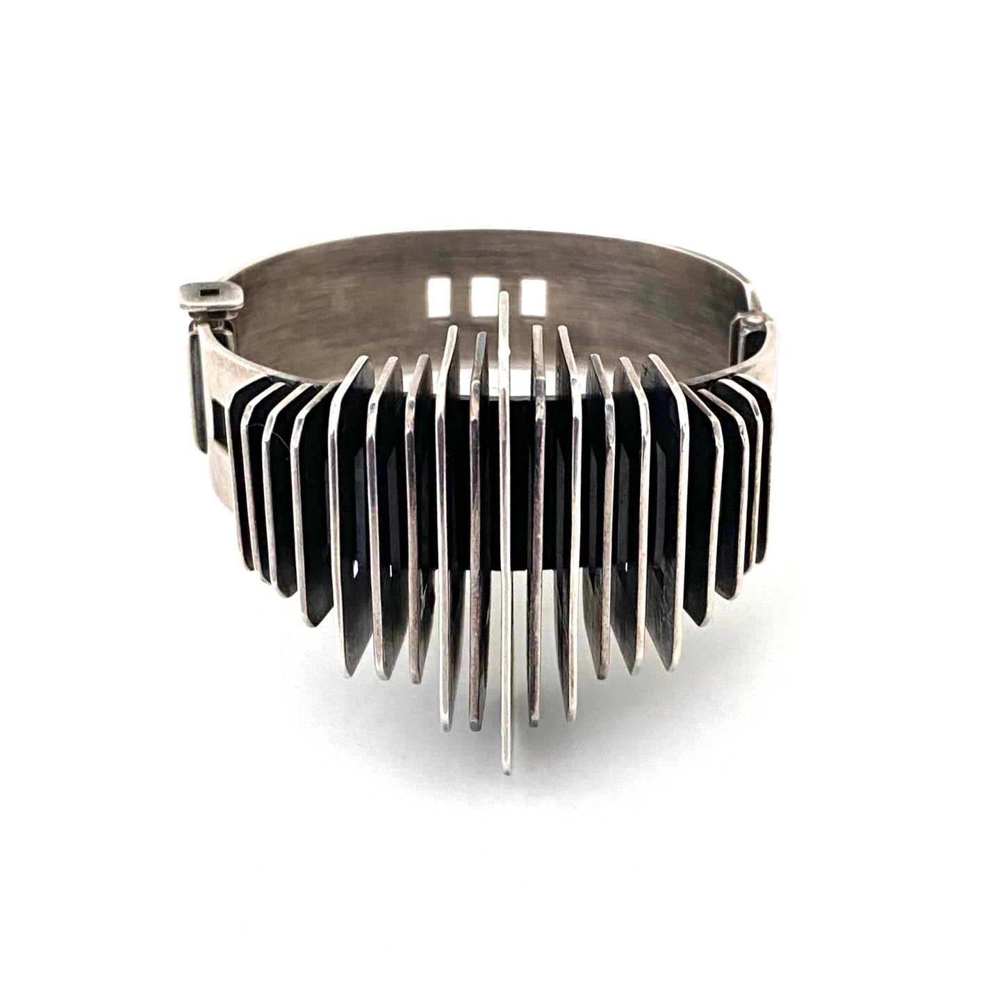 magnificent vintage studio made heavy silver 'fins' hinged bracelet