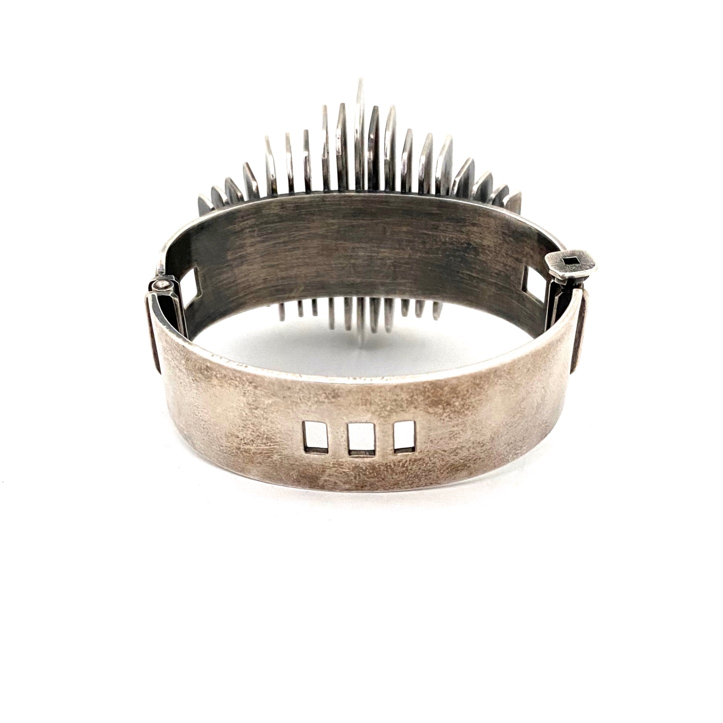 magnificent vintage studio made heavy silver 'fins' hinged bracelet