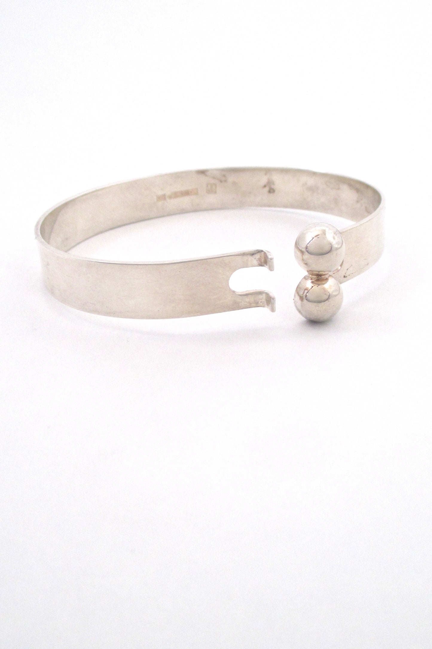 detail Kaunis Koru Finland vintage silver double spheres Modernist bracelet by Heikki Kaksonen 1974