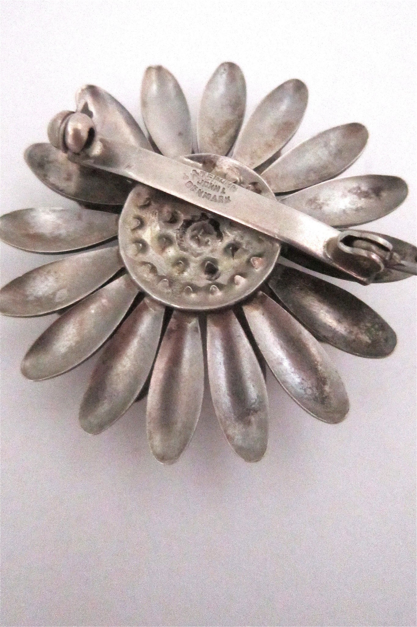 John Lauritzen dimensional daisy