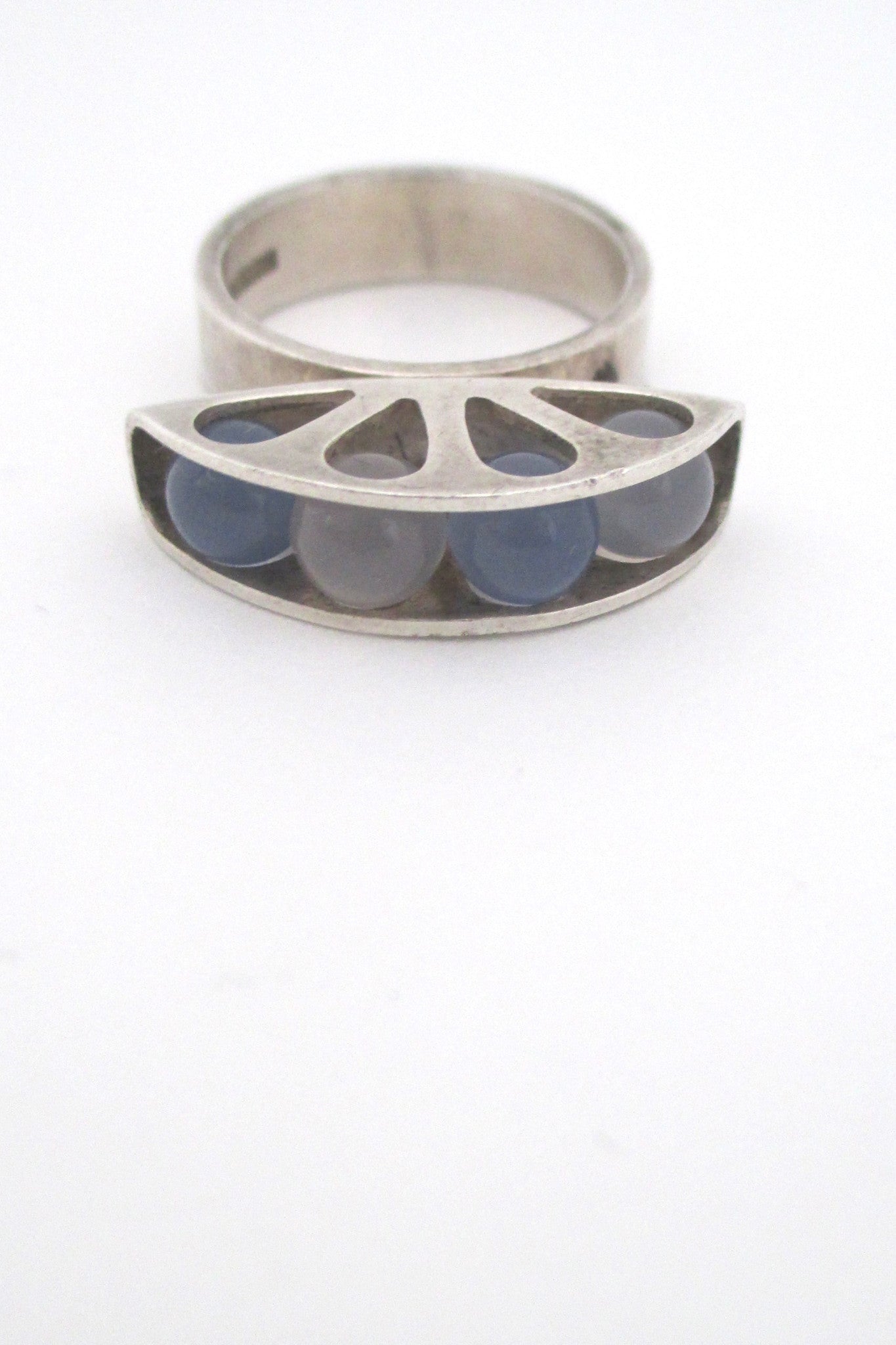 detail Elis Kauppi Kupittaan Kulta Finland vintage Scandinavian Modern chalcedony ring Nordic design