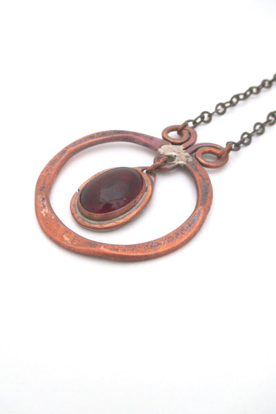 detail Rafael Alfandary Canada vintage brutalist copper ruby glass kinetic pendant necklace