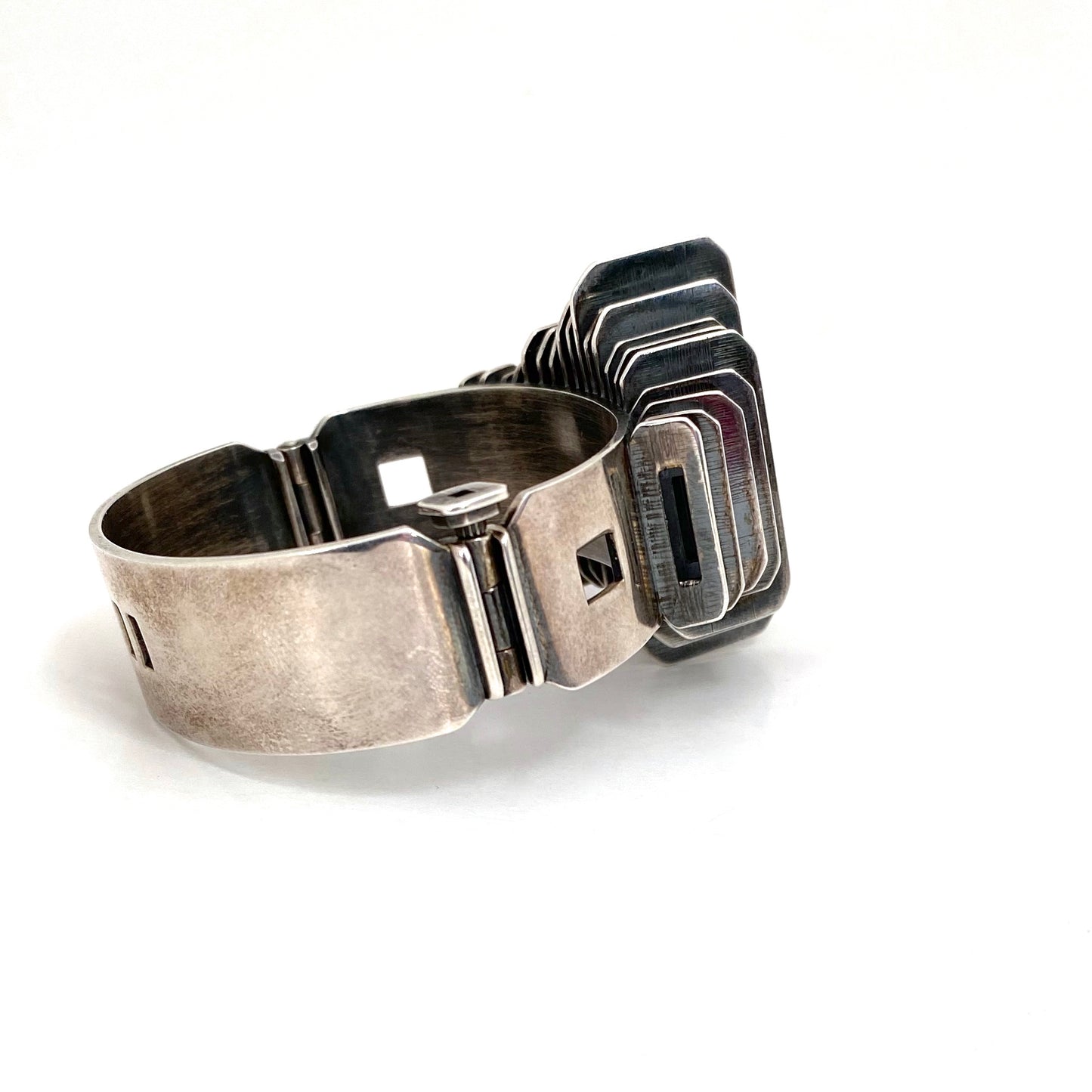 magnificent vintage studio made heavy silver 'fins' hinged bracelet