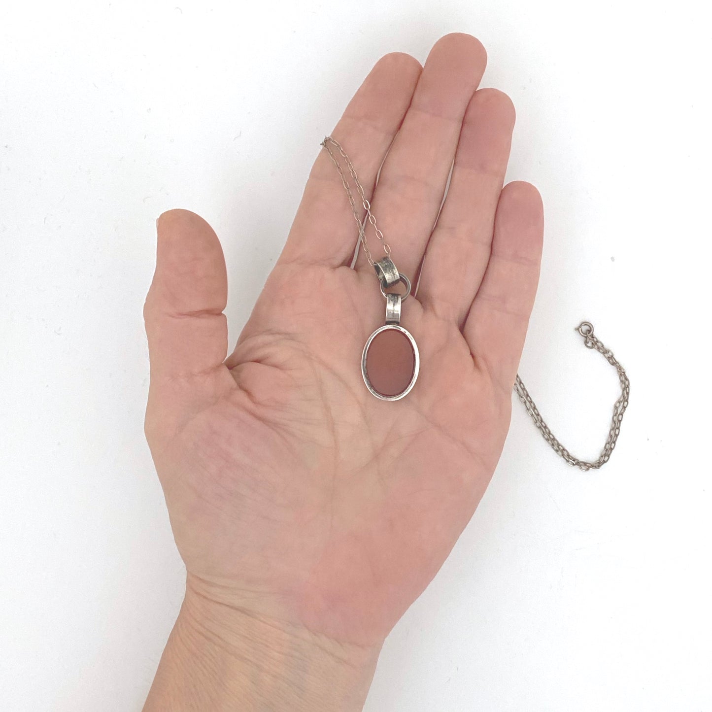 scale Elis Kauppi Kupittaan Kulta Finland vintage silver carnelian pendant necklace Scandinavian Modernist jewelry design