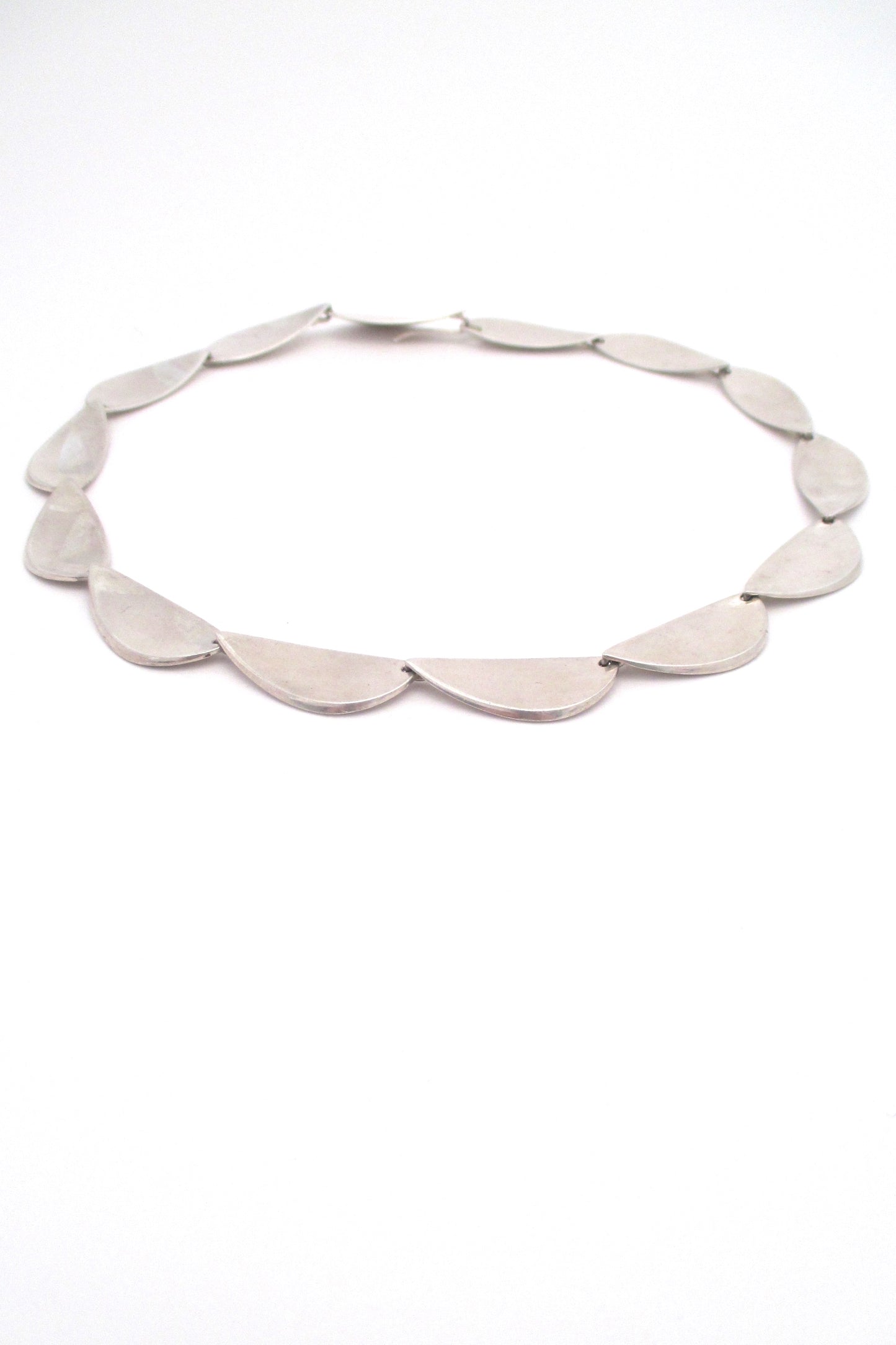 Hans Hansen sleek silver stylized leaves choker - hidden closure