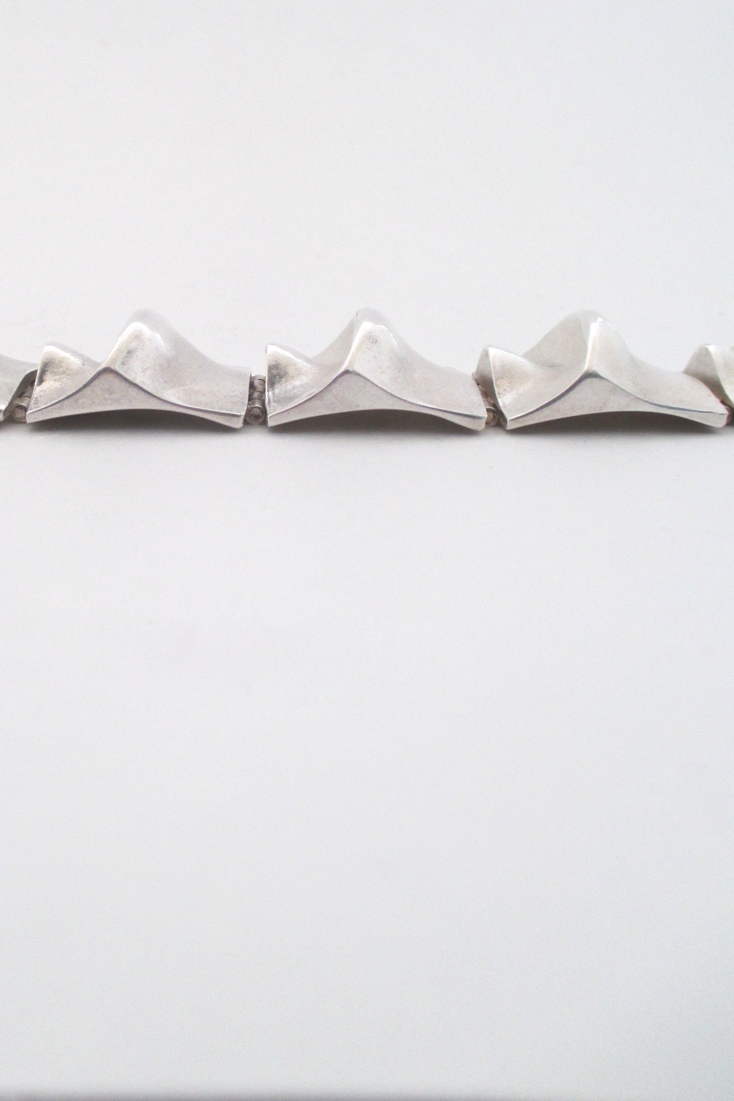 profile Matti Hyvarinen Finland vintage massive textural silver link bracelet 1973