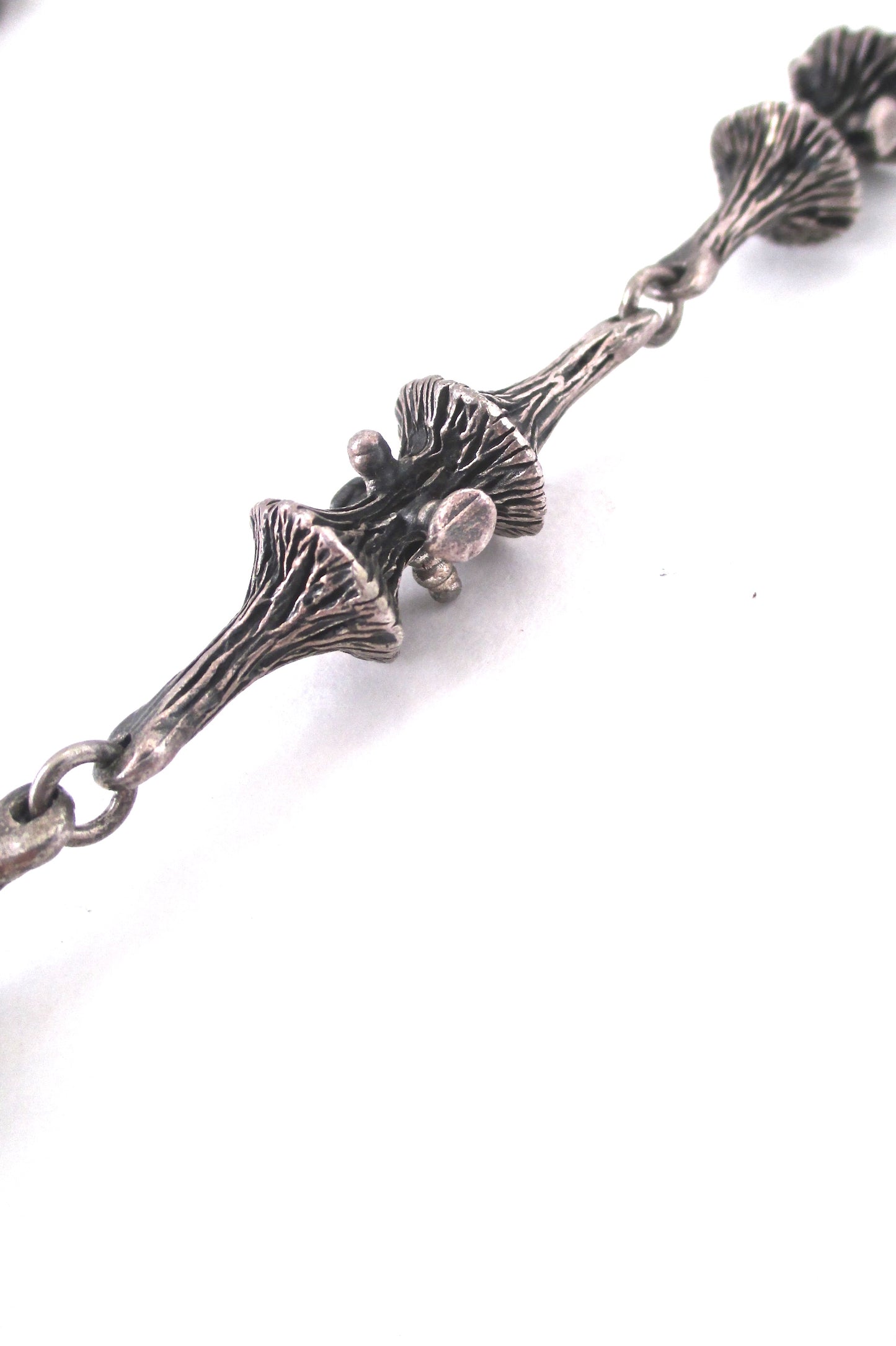 profile Guy Vidal Canada vintage brutalist pewter long link trumpet lichen chain necklace