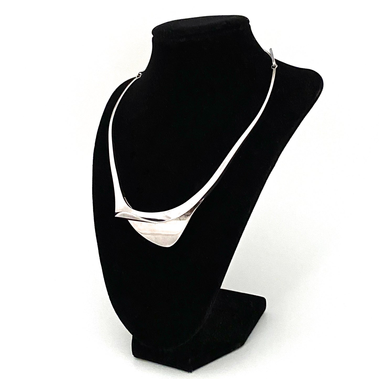 detail vintage heavy silver curvy hand wrought choker necklace Poland signed mid century Modernist jewelry design