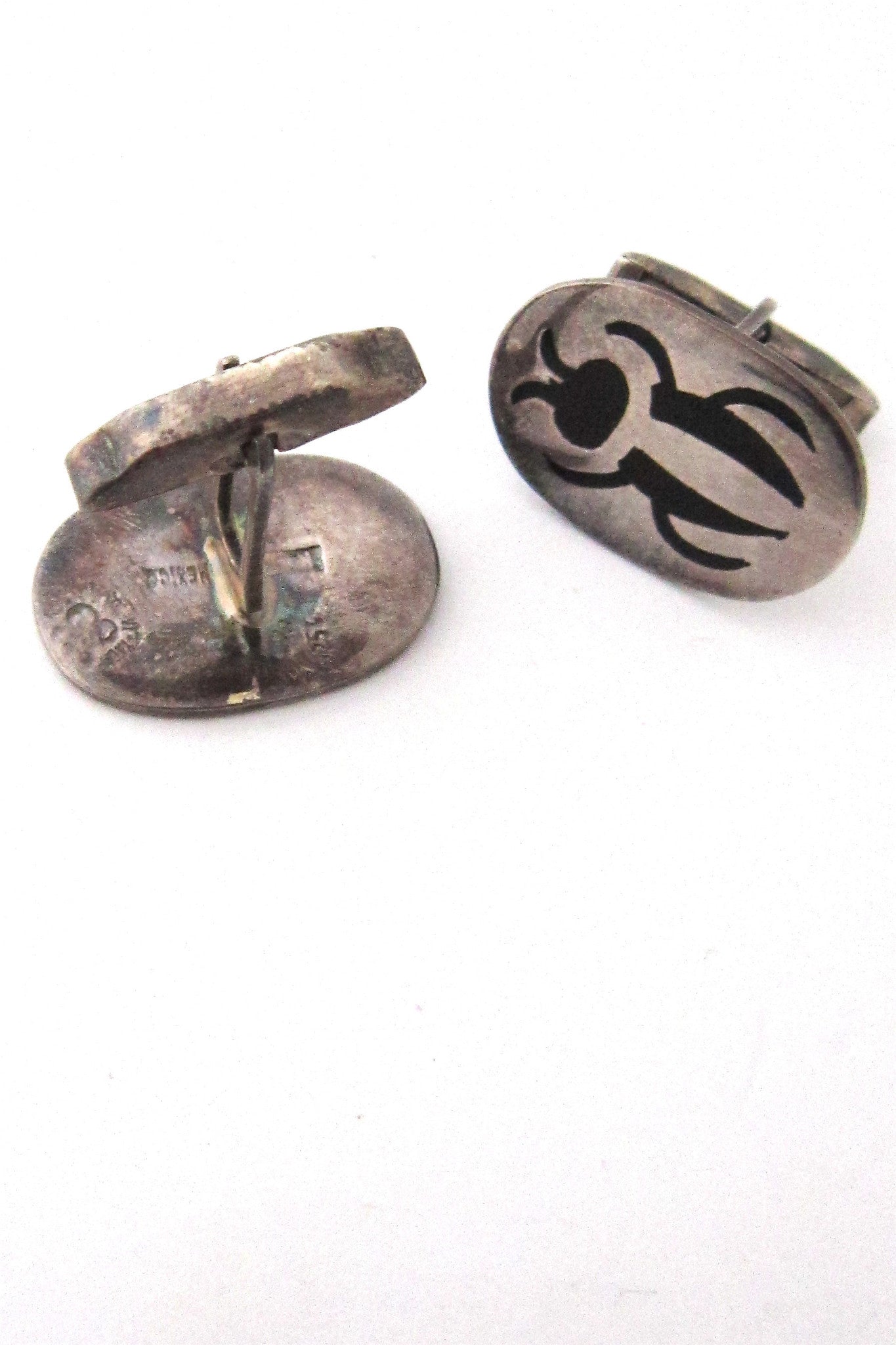 Los Ballesteros beetle cuff links