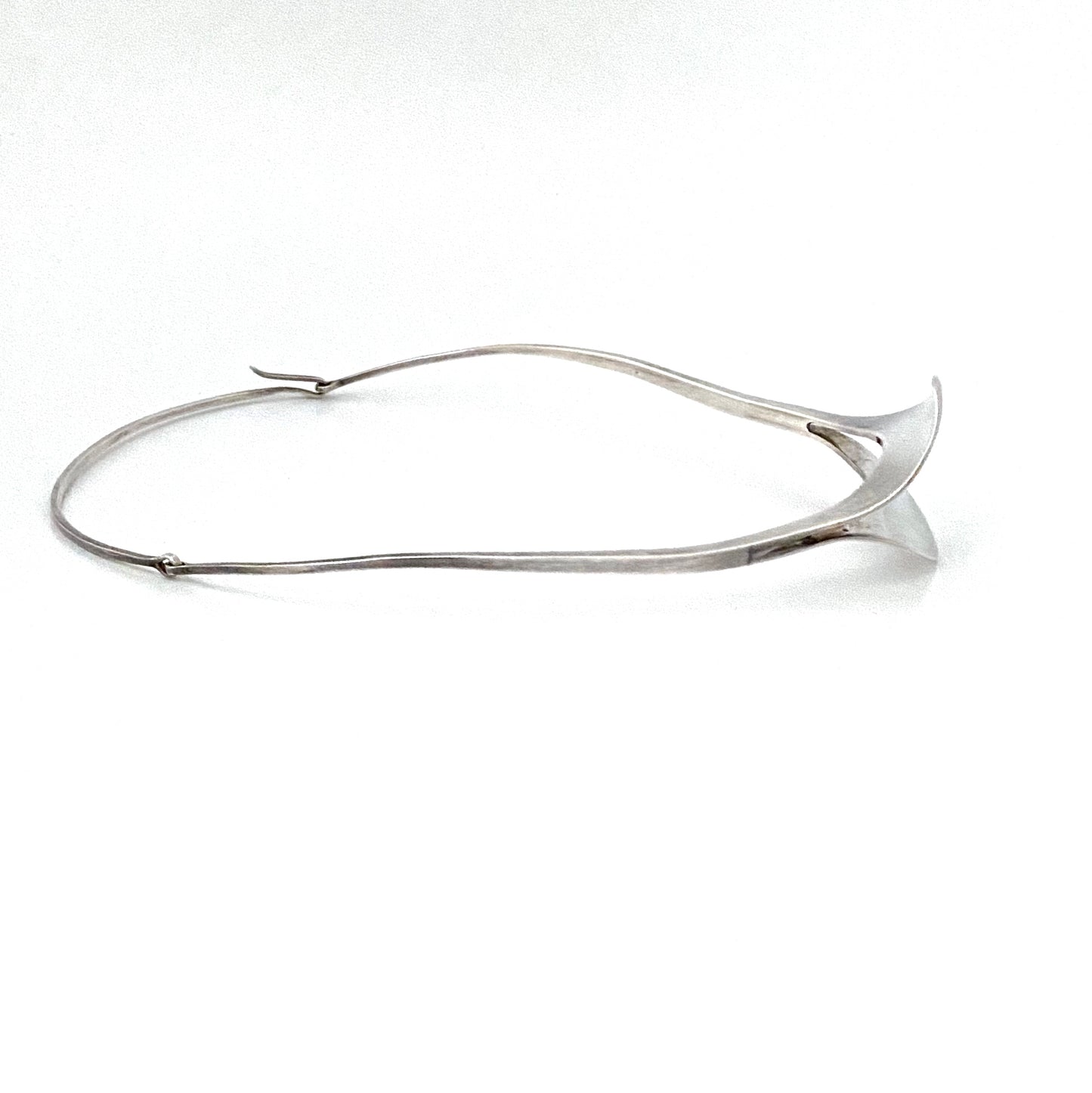 profile vintage heavy silver curvy hand wrought choker necklace Poland signed mid century Modernist jewelry design