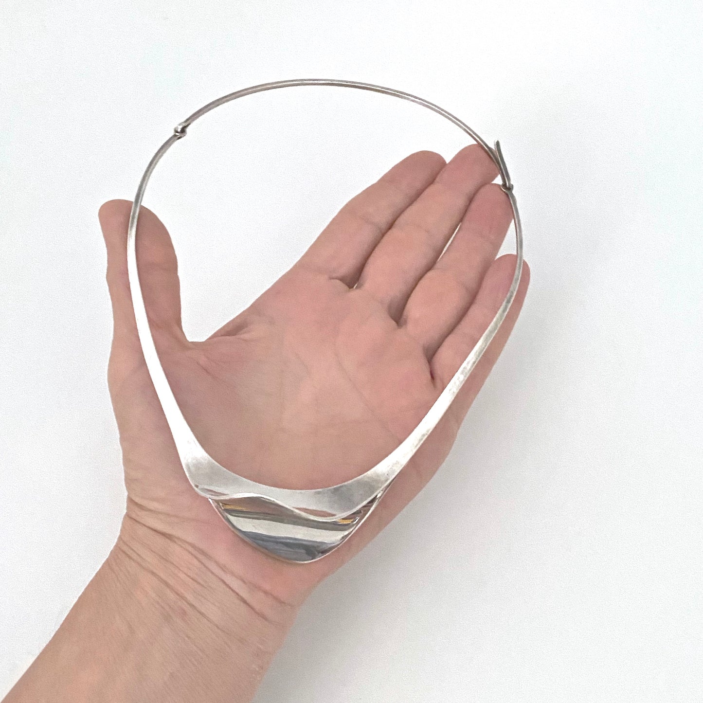 scale vintage heavy silver curvy hand wrought choker necklace Poland signed mid century Modernist jewelry design