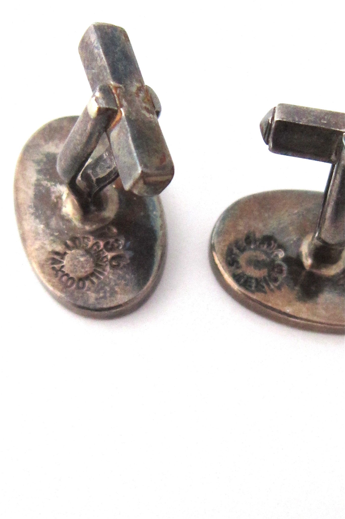 Los Castillo three dots cuff links