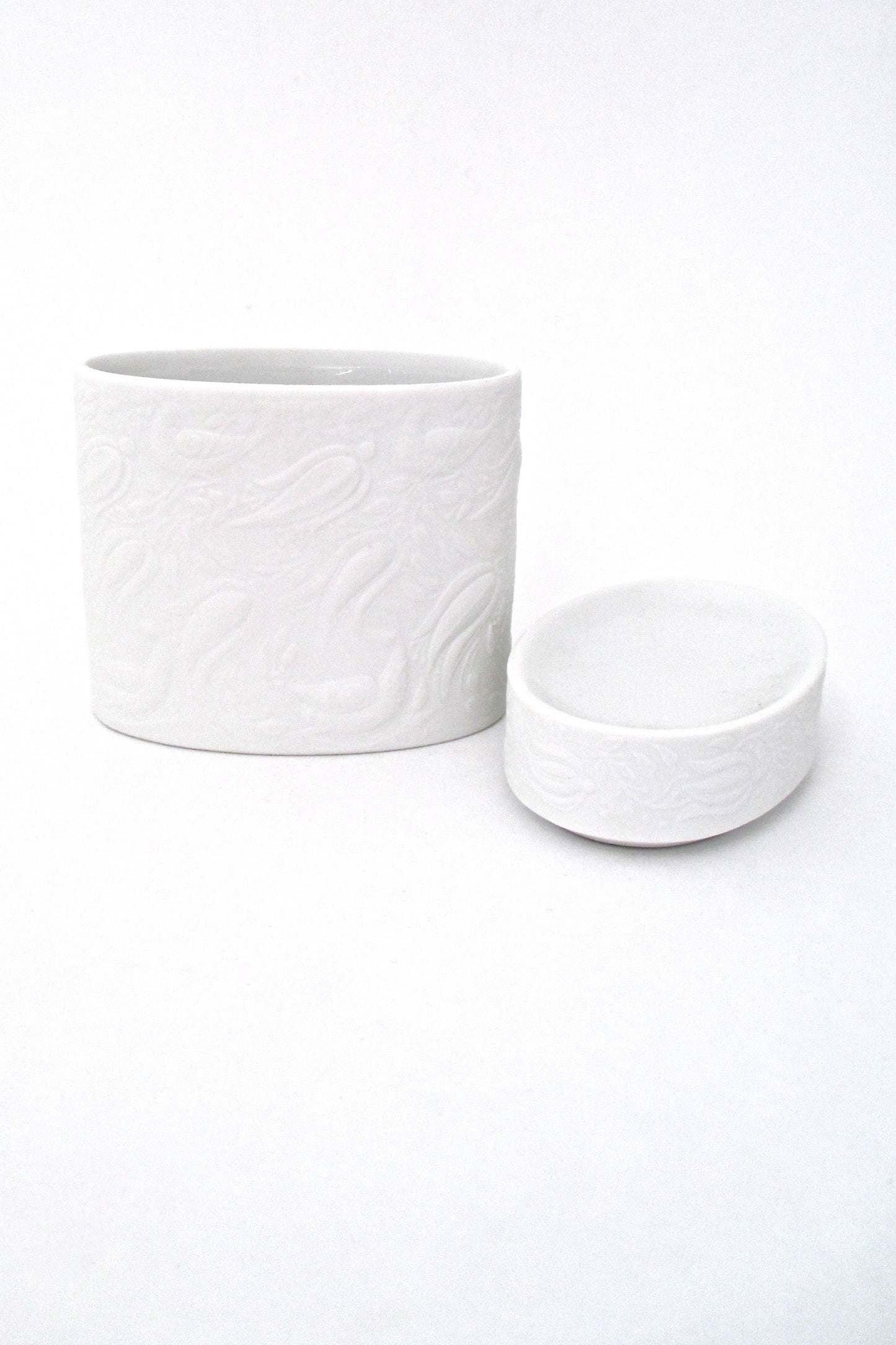 detail Bjorn Wiinblad for Rosenthal Germany vintage Studio Line porcelain lidded box