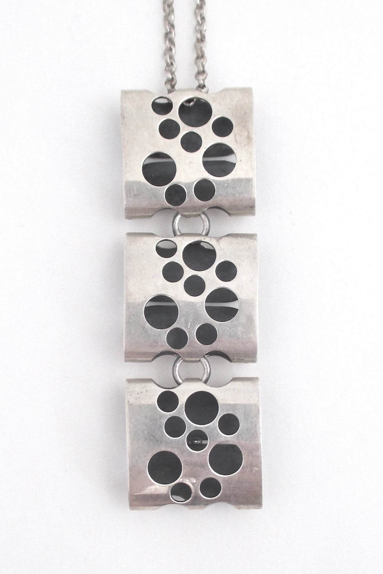 Elis Kauppi for Kupittaan Kulta long kinetic silver pendant
