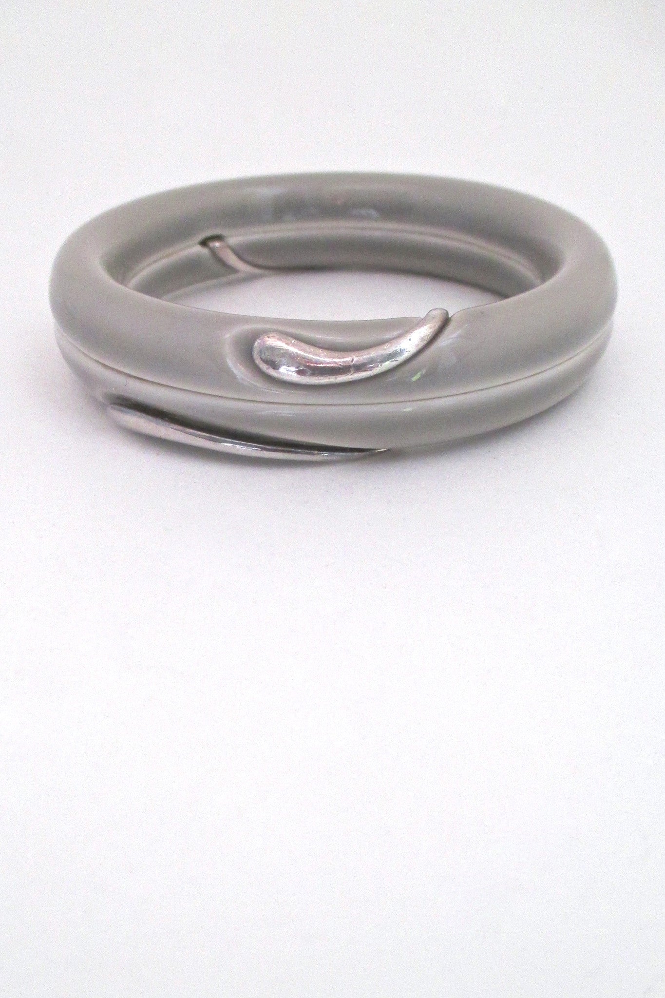 detail Royal-Copenhagen-Denmark-vintage-porcelain-bangle-bracelet