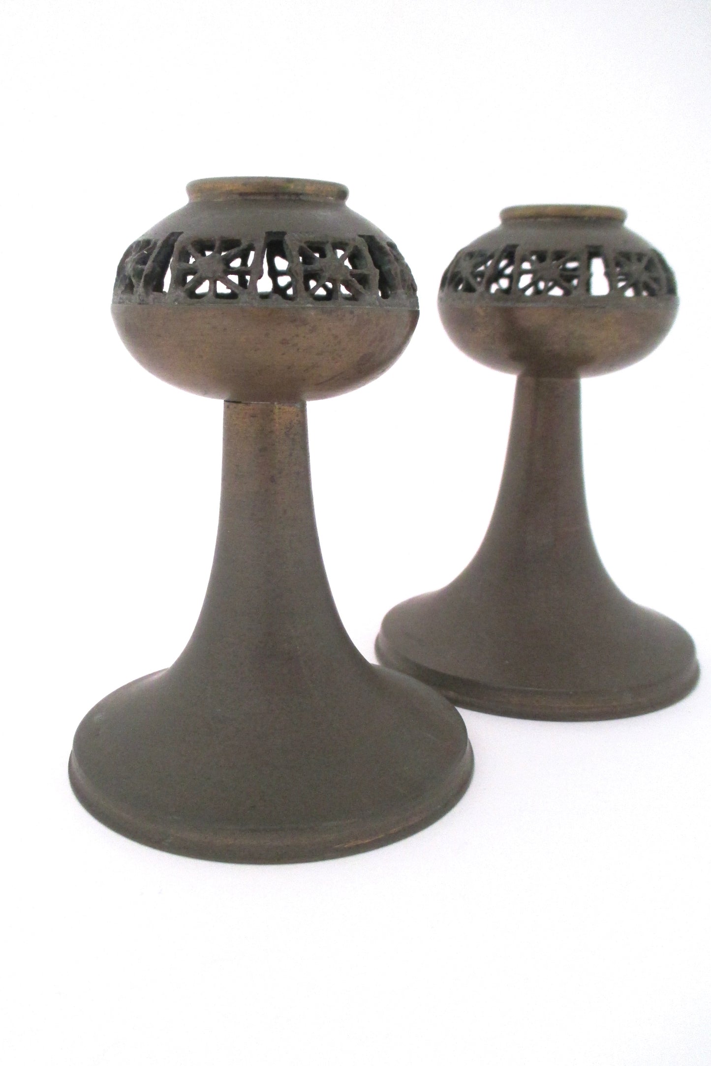 detail Pentti Sarpaneva Finland vintage mid century bronze Pitsi candle holders dark patina