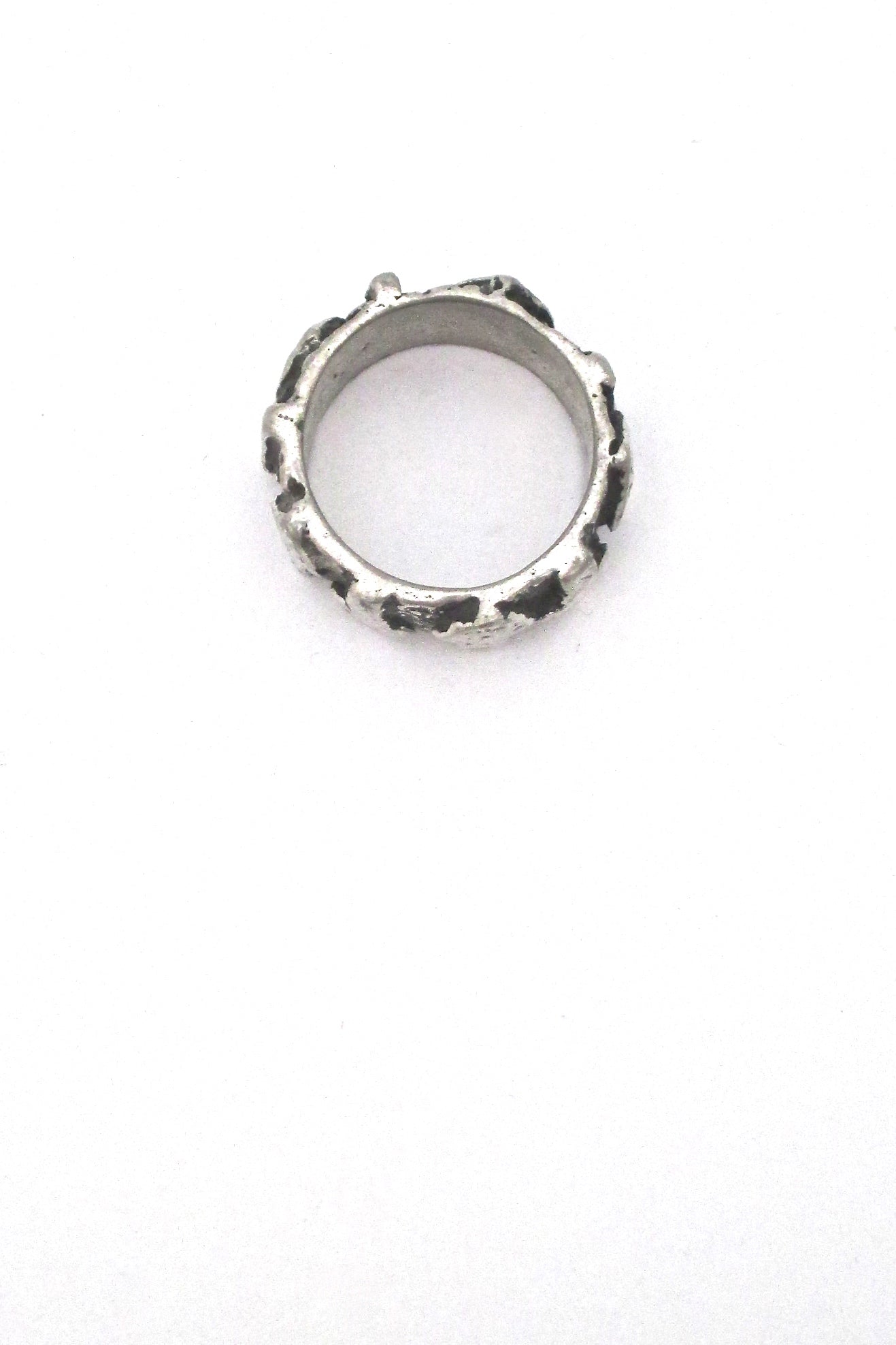 Robert Larin brutalist pewter 'arrows' band ring