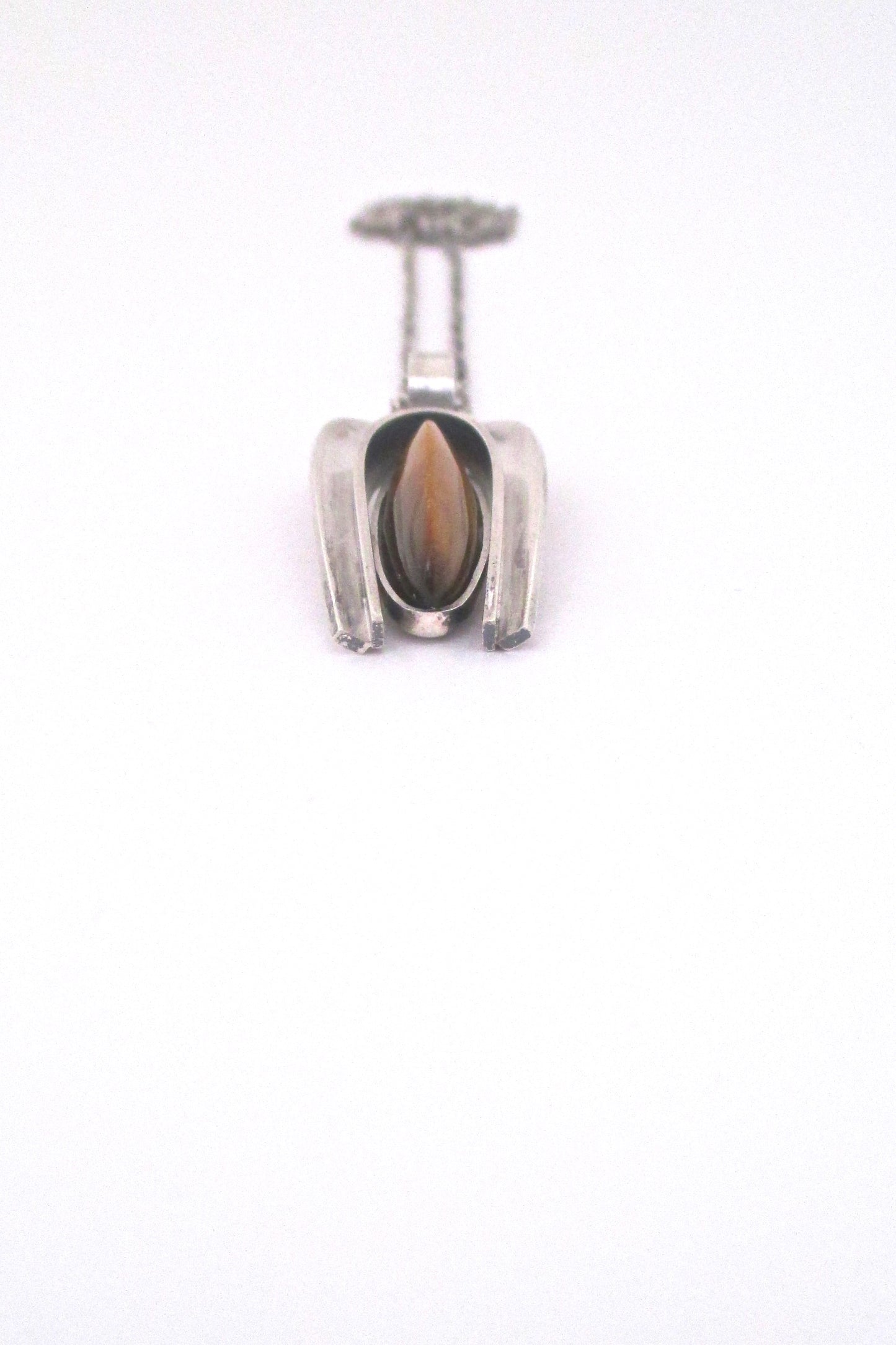 detail Elis Kauppi Kupittaan Kulta Finland vintage silver and shaped tiger eye pendant necklace 1974