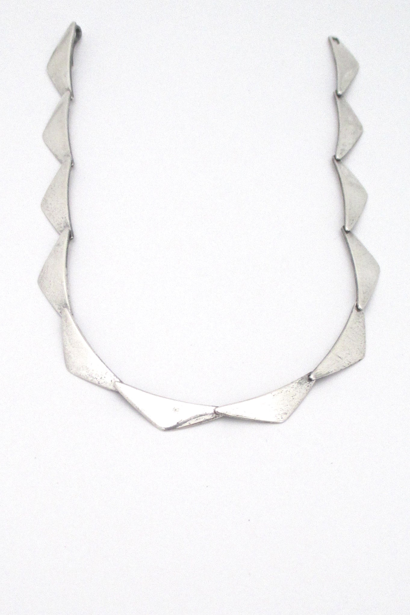 detail Hans Hansen Denmark vintage silver Scandinavian Modern Peaks necklace by Bent Gabrielsen