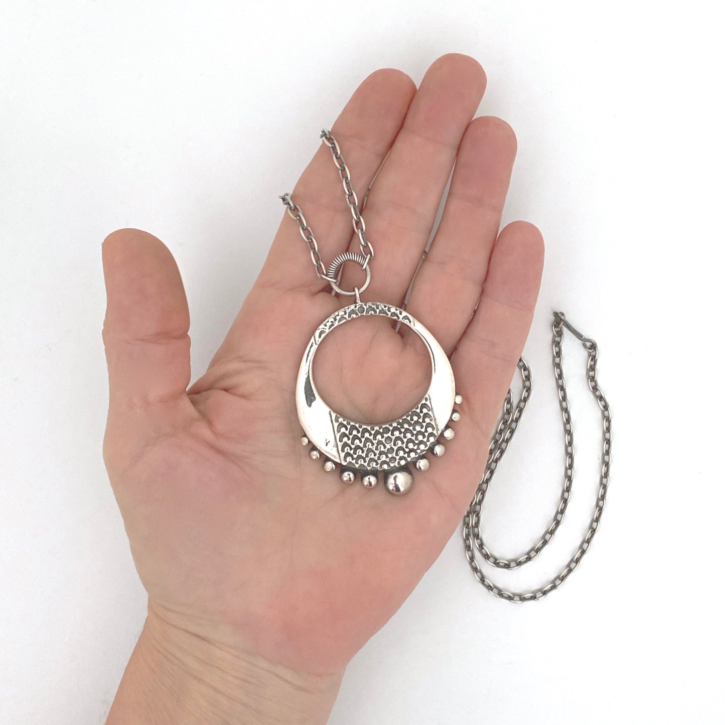 scale Pentti Sarpaneva Finland vintage textured silver open circle pendant necklace 1972 Scandinavian Modernist jewelry design