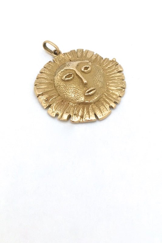 detail Walter Schluep Canada vintage brutalist 18k gold sun pendant Canadian Art sculpture design jewellery