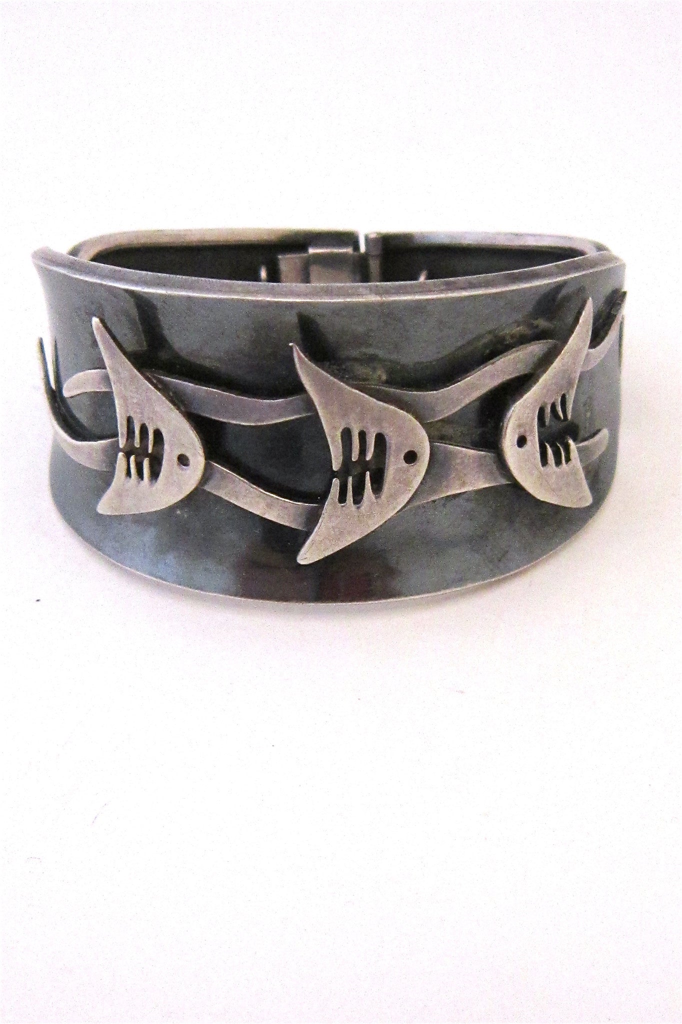 Ledesma design fish bracelet