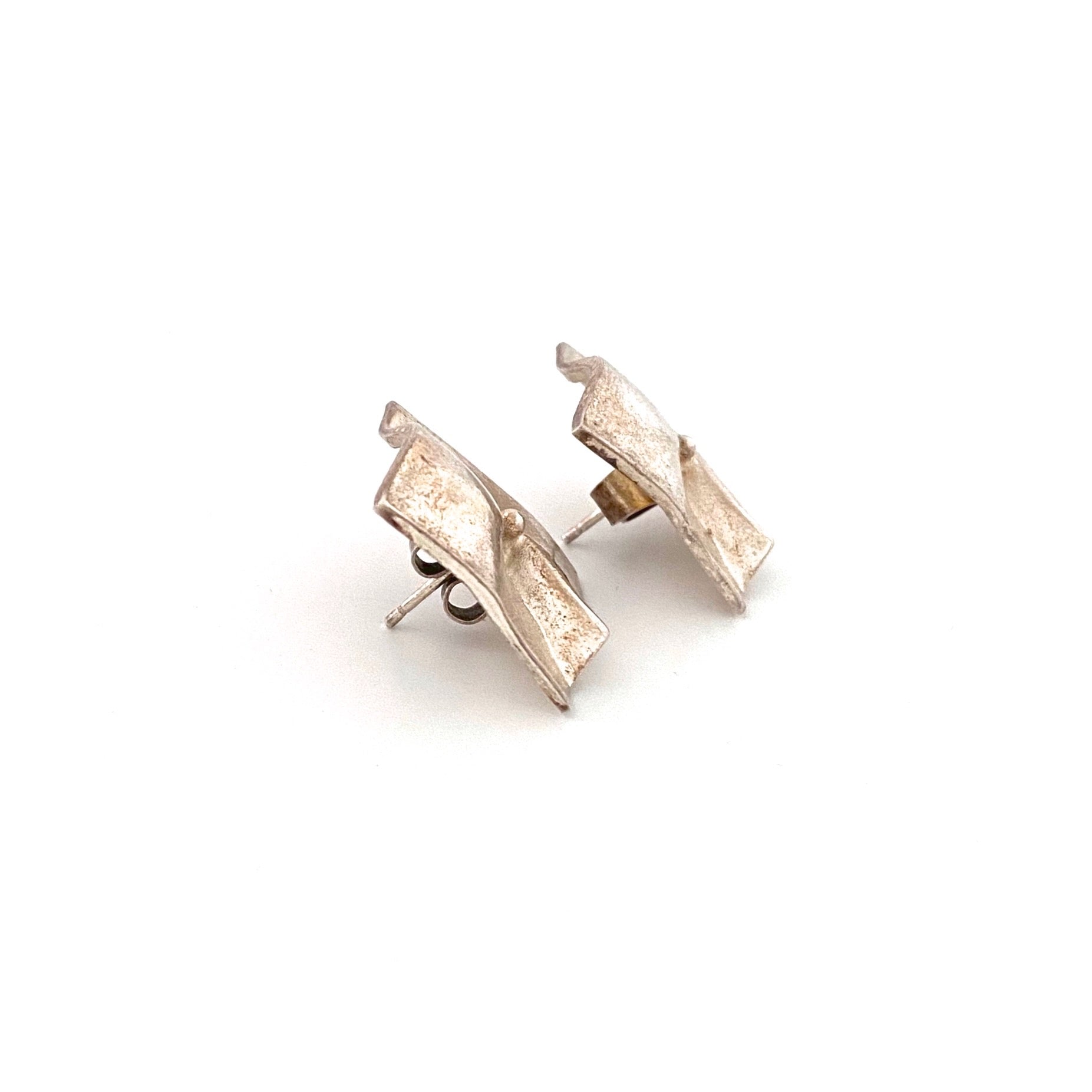 profile Lapponia Finland vintage silver Shield earrings 1976 Bjorn Weckstrom Scandinavian Modernist jewelry design