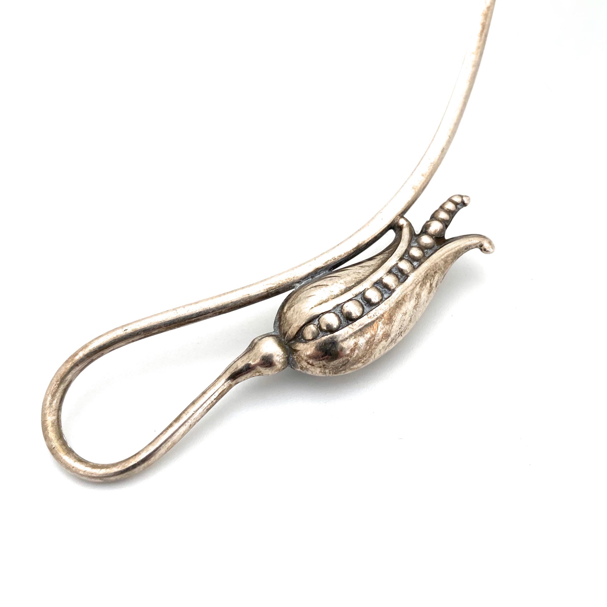 detail Carl Poul Petersen Canada vintage silver pea pod ladle hammered silver bowl