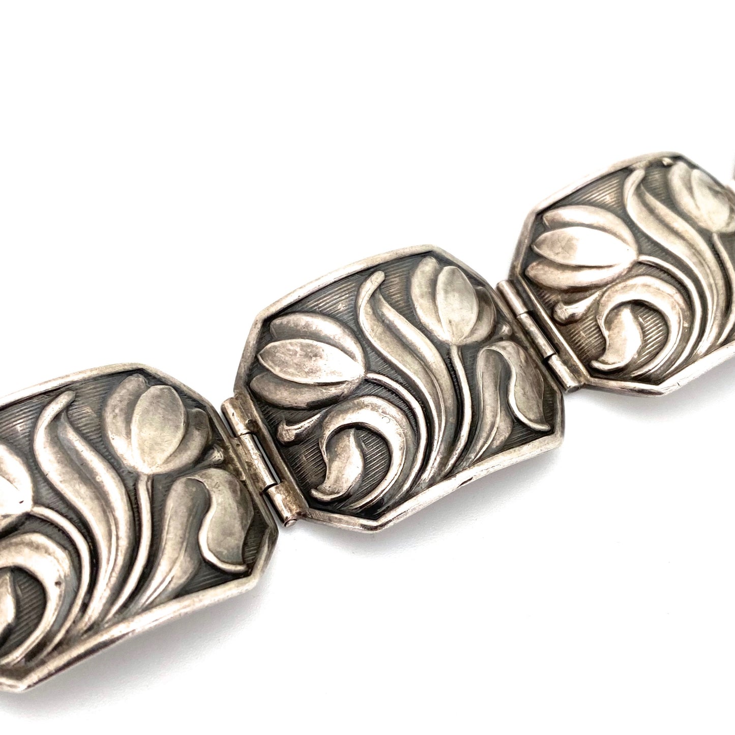 detail Carl Poul Petersen Canada vintage silver wide tulips panel link bracelet Canadian jewelry design