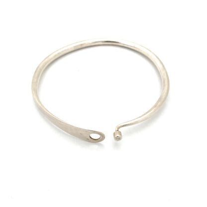 detail Darla Hesse Canada vintage silver bangle bracelet hook closure Modernist jewelry design