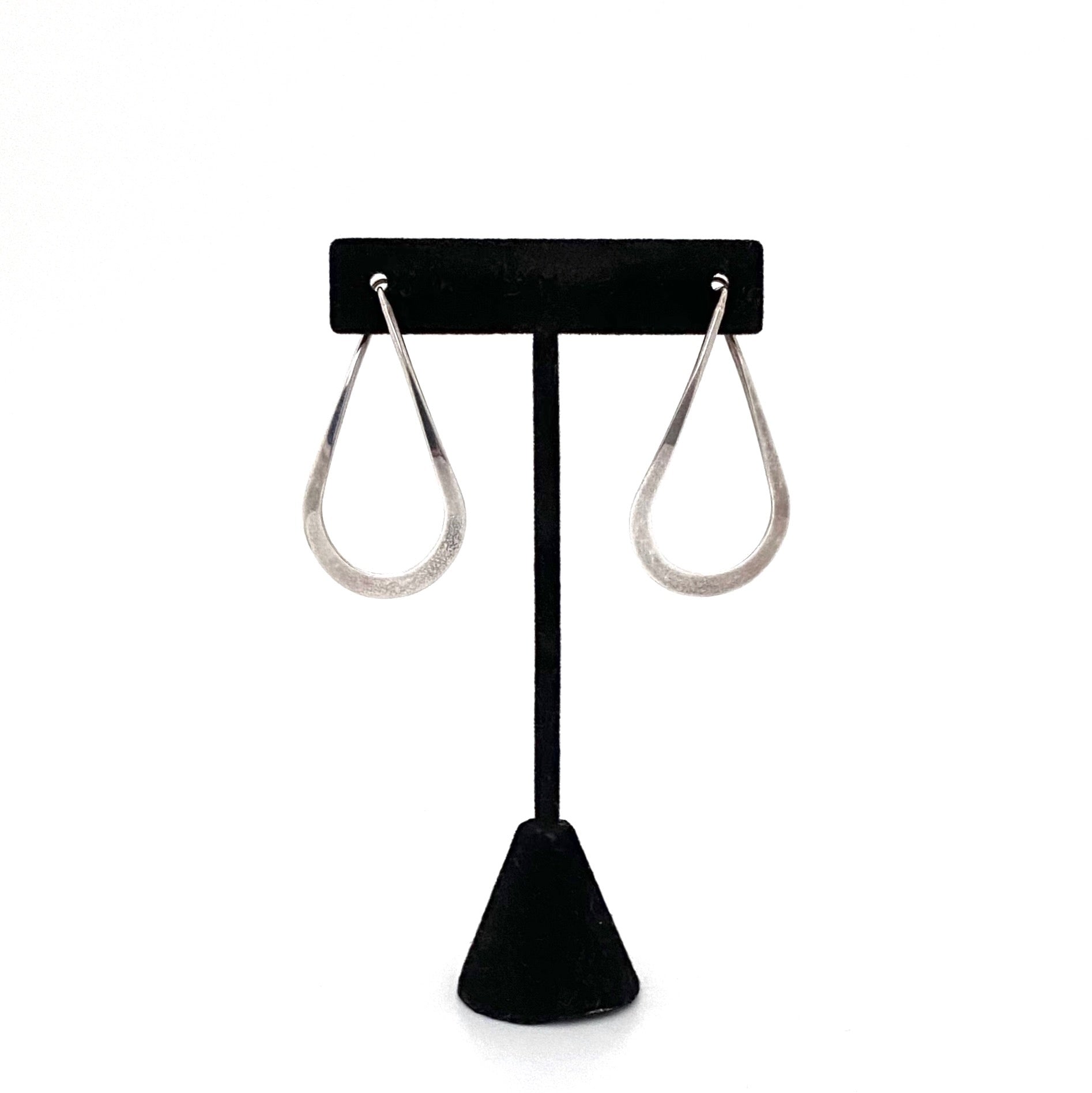 detail Ed Levin USA vintage silver large hoop earrings American Modernist jewelry design