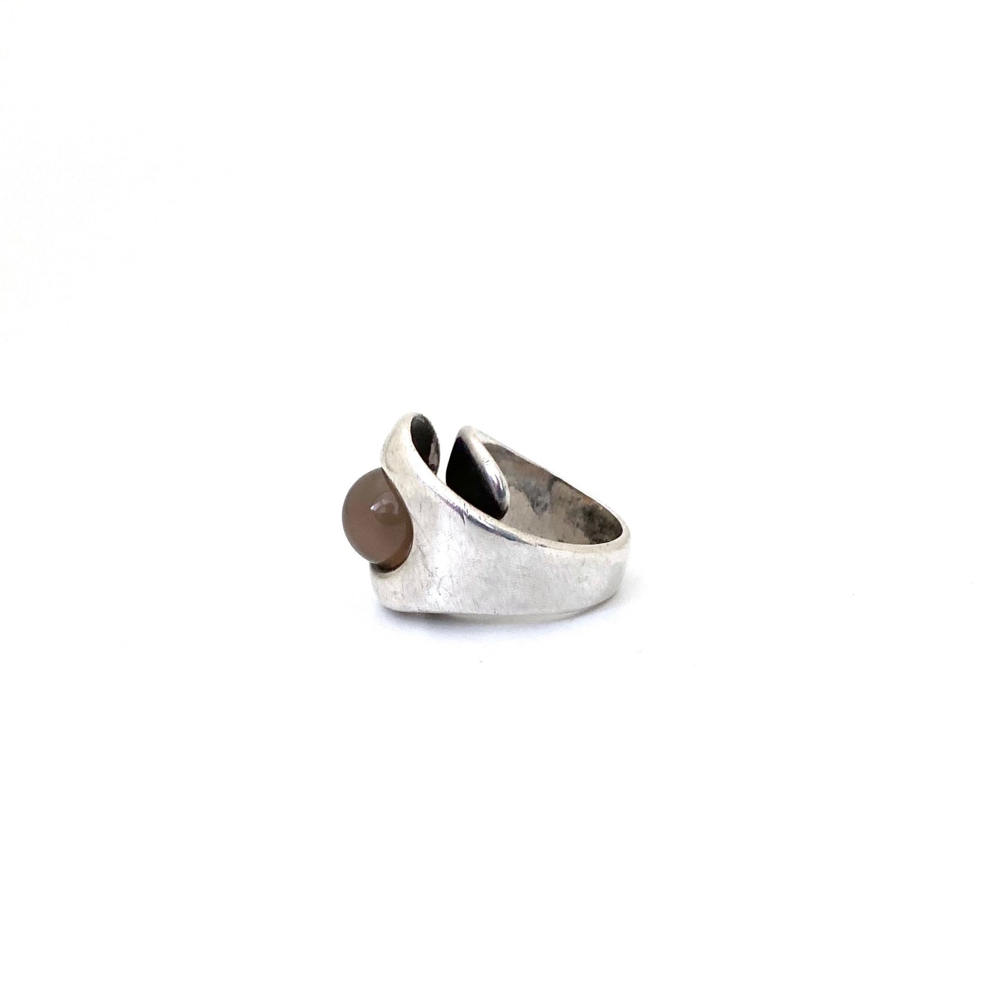 detail Elis Kauppi Kupittaan Kulta Finland vintage silver chalcedony reindeer antler ring Scandinavian Modernist jewelry design