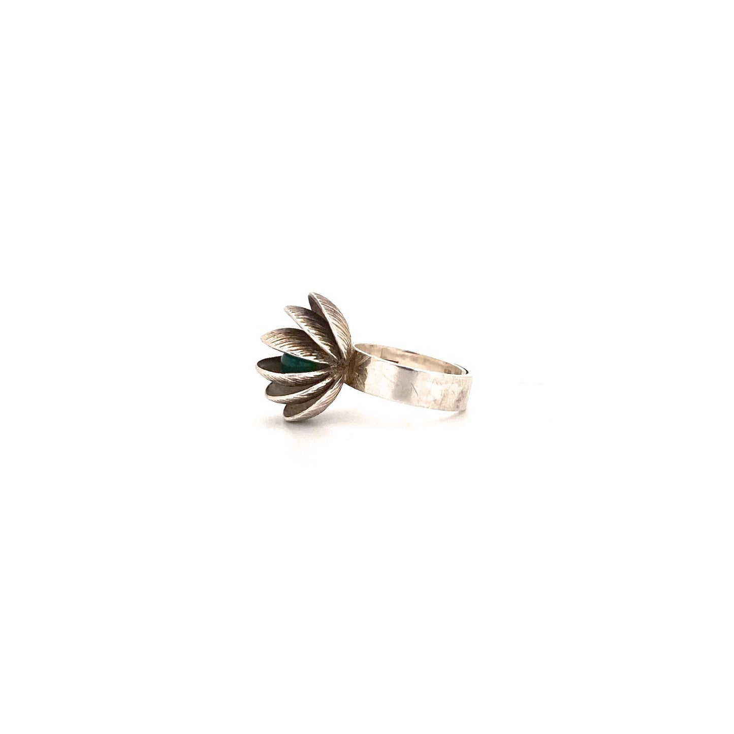 Elis Kauppi for Kupittaan Kulta kinetic chrysoprase sphere ring