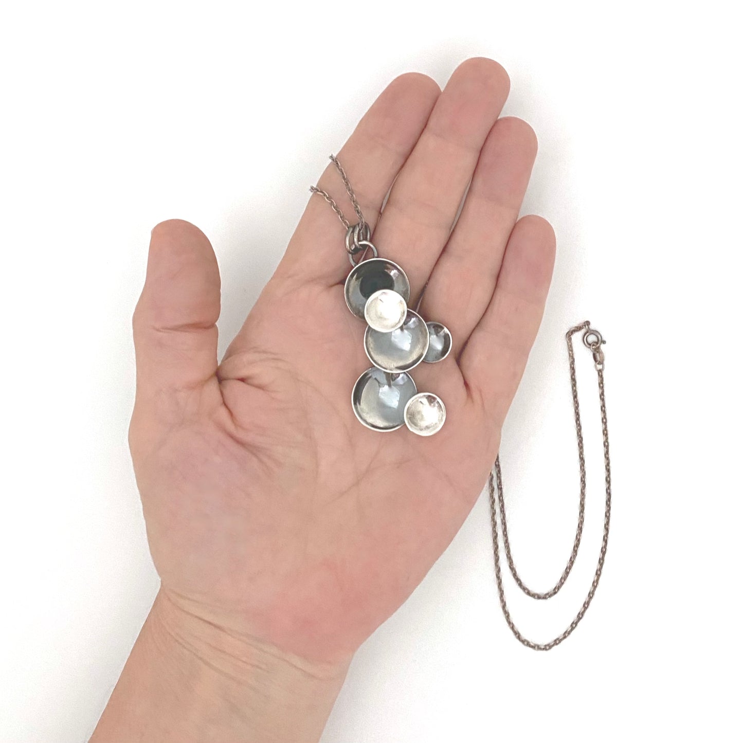 scale Elis Kauppi Kupittaan Kulta Finland vintage silver discs pendant necklace Scandinavian Modernist jewelry design